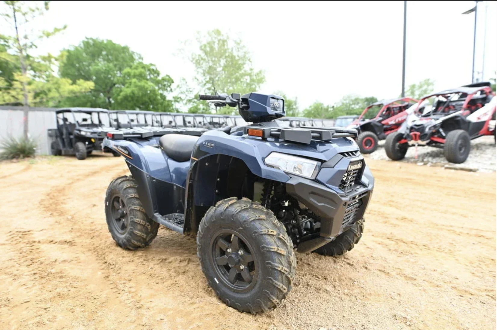 Квадроцикл Kawasaki Brute Force 750 EPS 2025 года выпуска готов к продаже
Квадроцикл Kawasaki Brute Force 750 EPS 2025 года выпуска готов к продаже