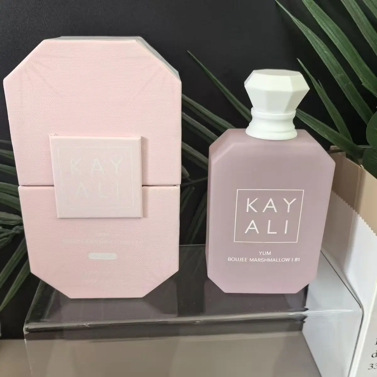 Yum Boujee Marshmallow 81 by KAYALI 3.4 oz – Pink Marshmallow & Whipped Vanilla
Yum Boujee Marshmallow 81 by KAYALI 3.4 oz – Pink Marshmallow & Whipped Vanilla
