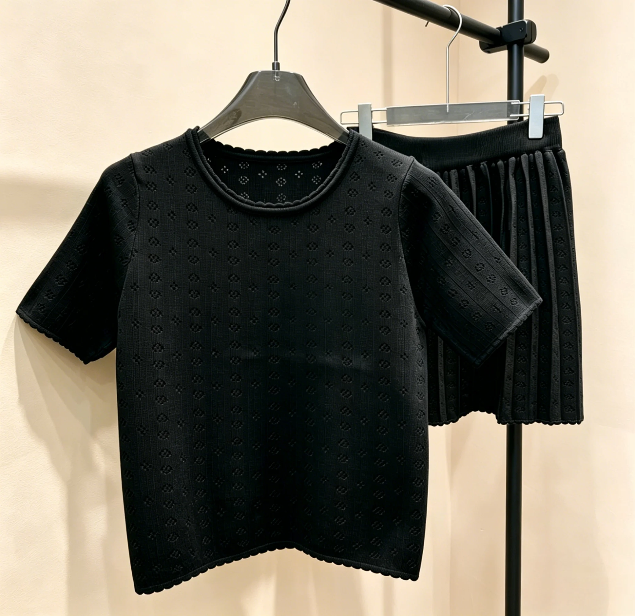 2026 New Style Womens Black Short Sleeve and Short Half Skirt Size S Slimming and Simple Code 020
2026 New Style Womens Black Short Sleeve and Short Half Skirt Size S Slimming and Simple Code 020