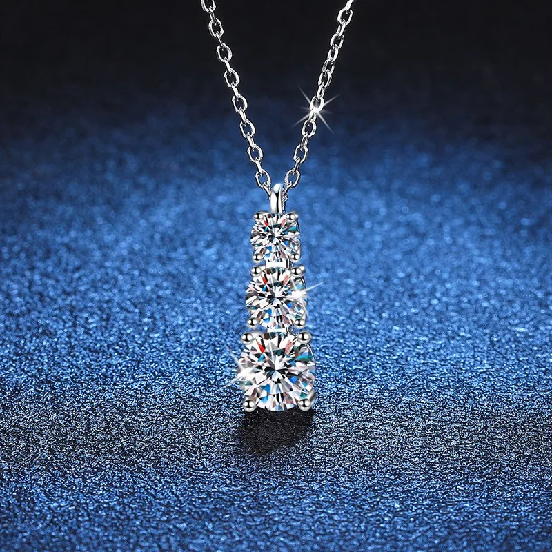 S925 Sterling Silver Three Stone Pendant Necklace 1.8ct D Color Moissanite Luxury Elegant Jewelry Gift for Women
S925 Sterling Silver Three Stone Pendant Necklace 1.8ct D Color Moissanite Luxury Elegant Jewelry Gift for Women