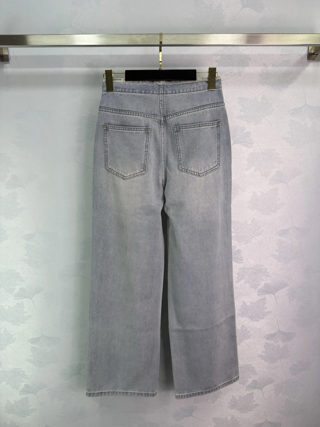 2025 New Summer Women's Jeans with Perforated Prints in Light Blue Vintage Loose and Casual Style WYY-17
2025 New Summer Women's Jeans with Perforated Prints in Light Blue Vintage Loose and Casual Style WYY-17