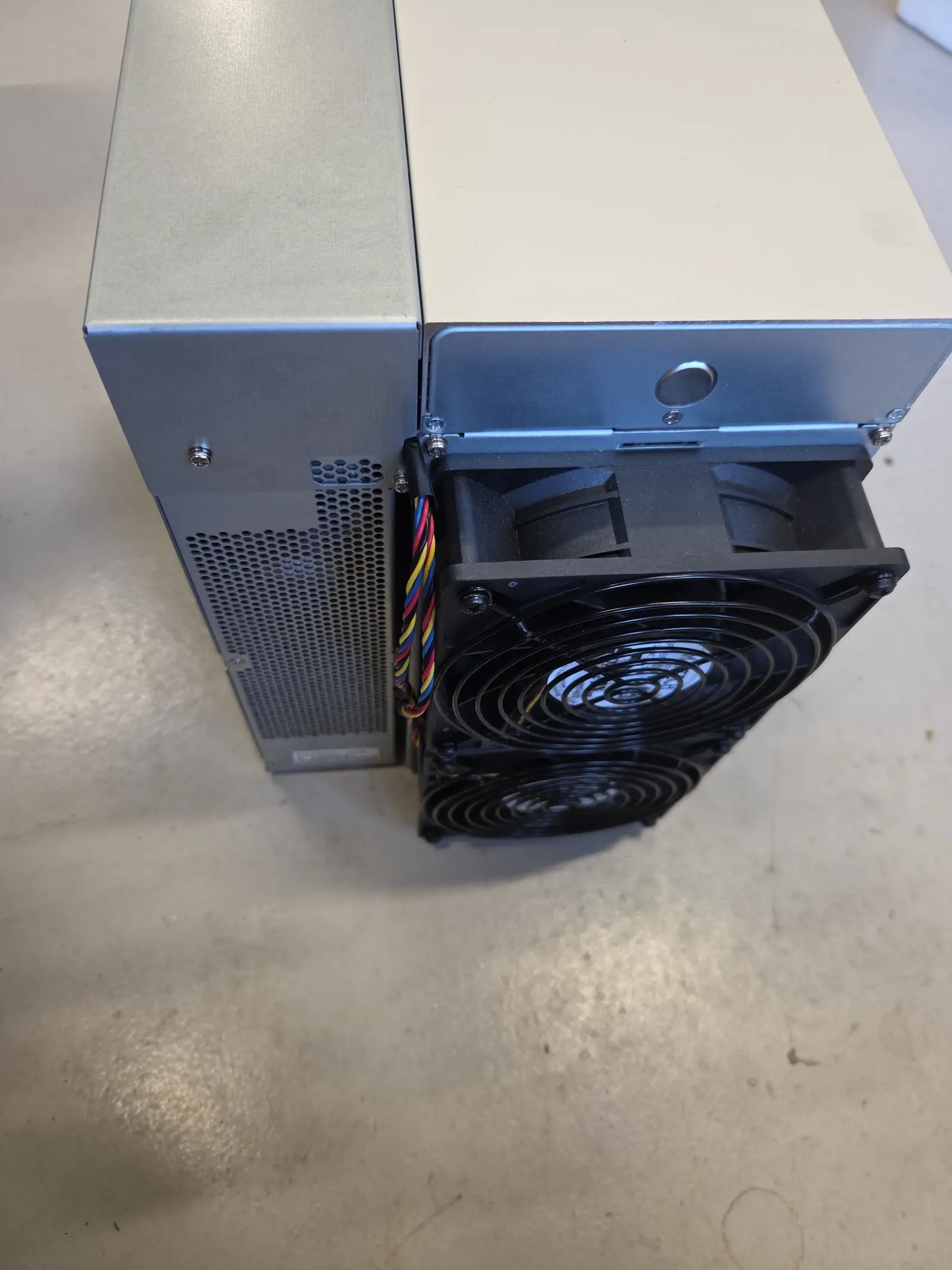 DIY: Купи 4, получи 3 бесплатно! Мощный биткойн-майнер Antminer S19k Pro 120TH, 2760W, ASIC SHA-256, для майнинга BTC. Быстрая доставка. Б/у/Новый.
DIY: Купи 4, получи 3 бесплатно! Мощный биткойн-майнер Antminer S19k Pro 120TH, 2760W, ASIC SHA-256, для майнинга BTC. Быстрая доставка. Б/у/Новый.
