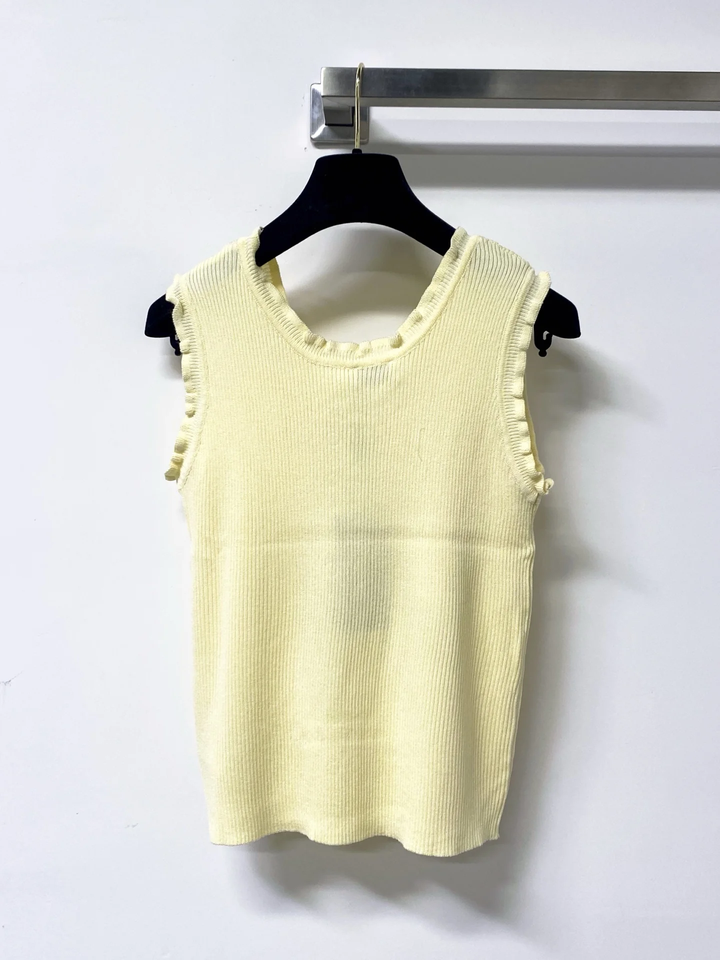 2026 Summer Women's Ruffle Crew Neck Rib Tank Top Slim Fit Sweet Girl Style Sleeveless Top ZX144
2026 Summer Women's Ruffle Crew Neck Rib Tank Top Slim Fit Sweet Girl Style Sleeveless Top ZX144