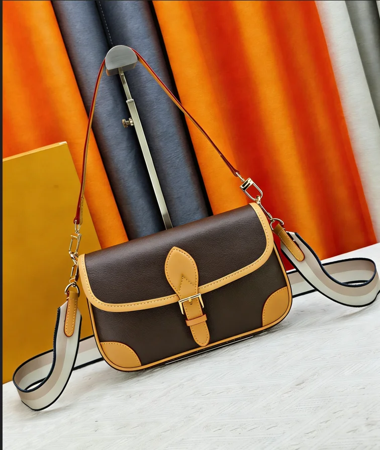 Женская ретро-сумка-клатч, новая модная классическая сумка из искусственной кожи, 24 x 15 x 9 см
Женская ретро-сумка-клатч, новая модная классическая сумка из искусственной кожи, 24 x 15 x 9 см