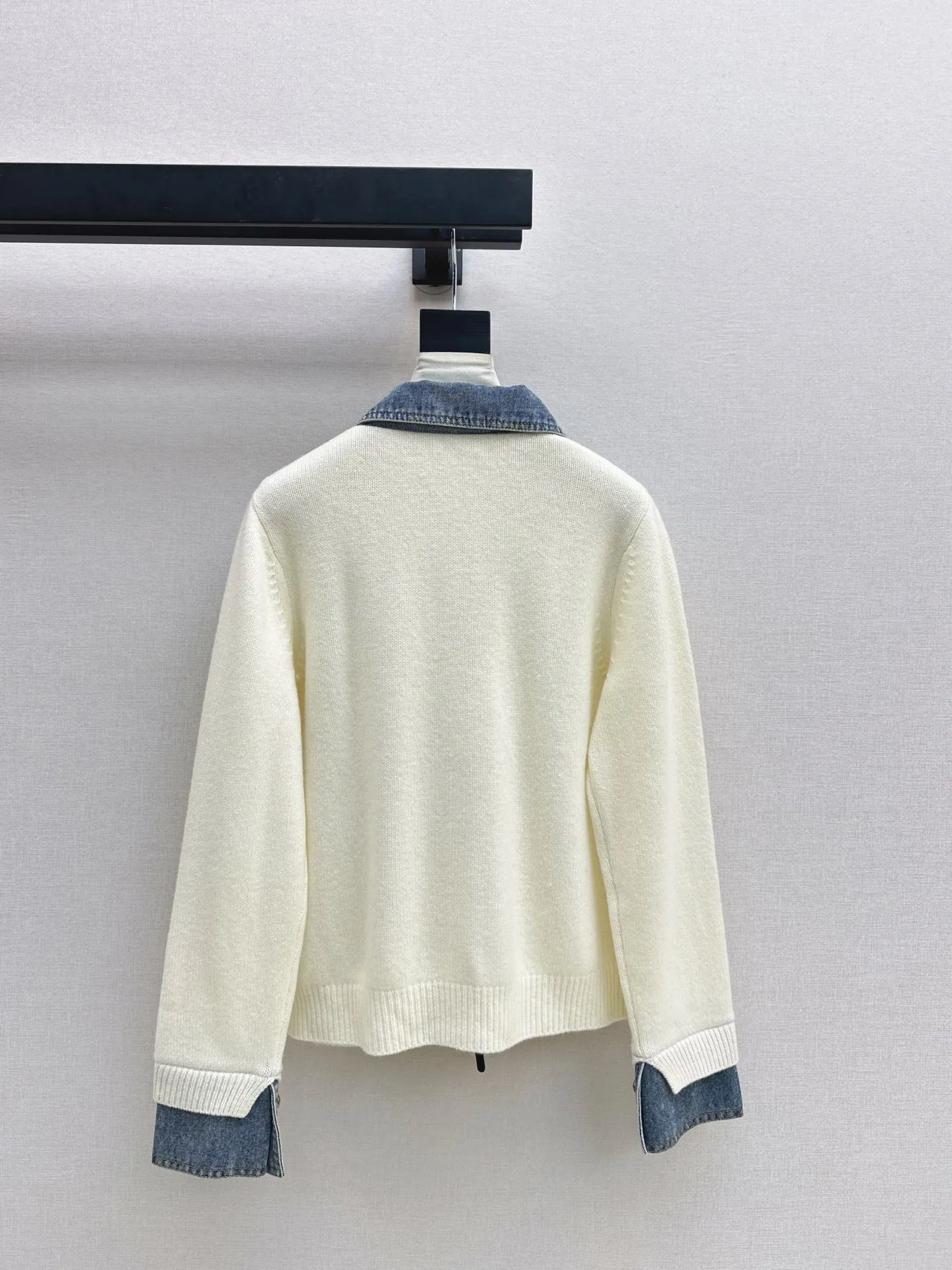 Осень-зима 2025 года, новая женская одежда, осенне-зимний новый джинсовый кардиган-поло с вышивкой, шерстяная пряжа, теплая три цвета
Осень-зима 2025 года, новая женская одежда, осенне-зимний новый джинсовый кардиган-поло с вышивкой, шерстяная пряжа, теплая три цвета