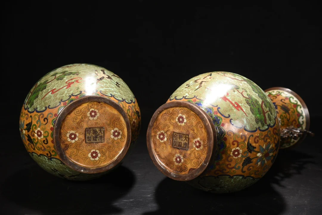 14"Xizang Folk Old Bronze Cloisonne Enamel Crane Pine Pattern Dragon Ear Vase A Pair Ornament Town house Exorcism
14"Xizang Folk Old Bronze Cloisonne Enamel Crane Pine Pattern Dragon Ear Vase A Pair Ornament Town house Exorcism