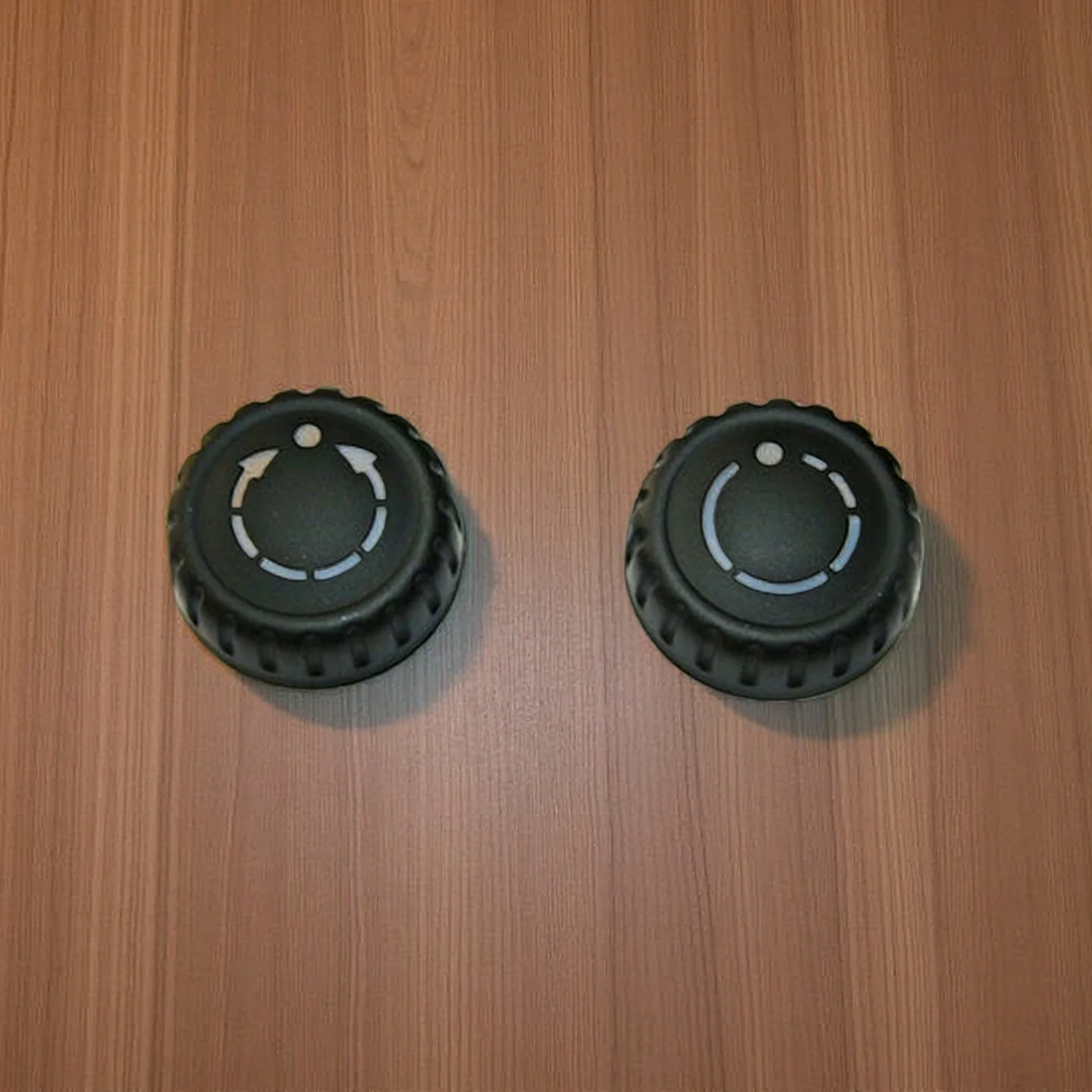 One Pair PCM Radio Replacement Knob Set For Porsche Cayenne 955 / 957 Part Number 95564295100 / 95564295200
One Pair PCM Radio Replacement Knob Set For Porsche Cayenne 955 / 957 Part Number 95564295100 / 95564295200