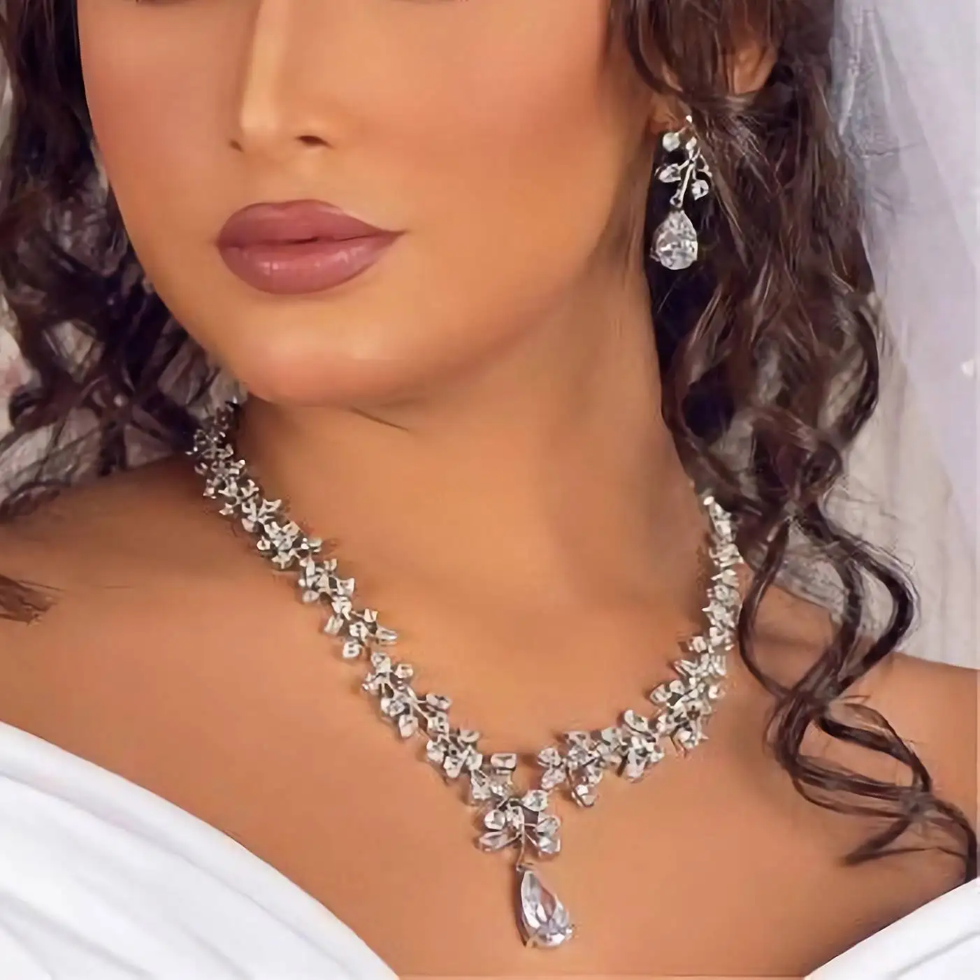 Elegant Water Drop Zircon Wedding Necklace 4PCS Full Set UAE CZ Crystal Bridal Women Jewelry Sets for Party
Elegant Water Drop Zircon Wedding Necklace 4PCS Full Set UAE CZ Crystal Bridal Women Jewelry Sets for Party