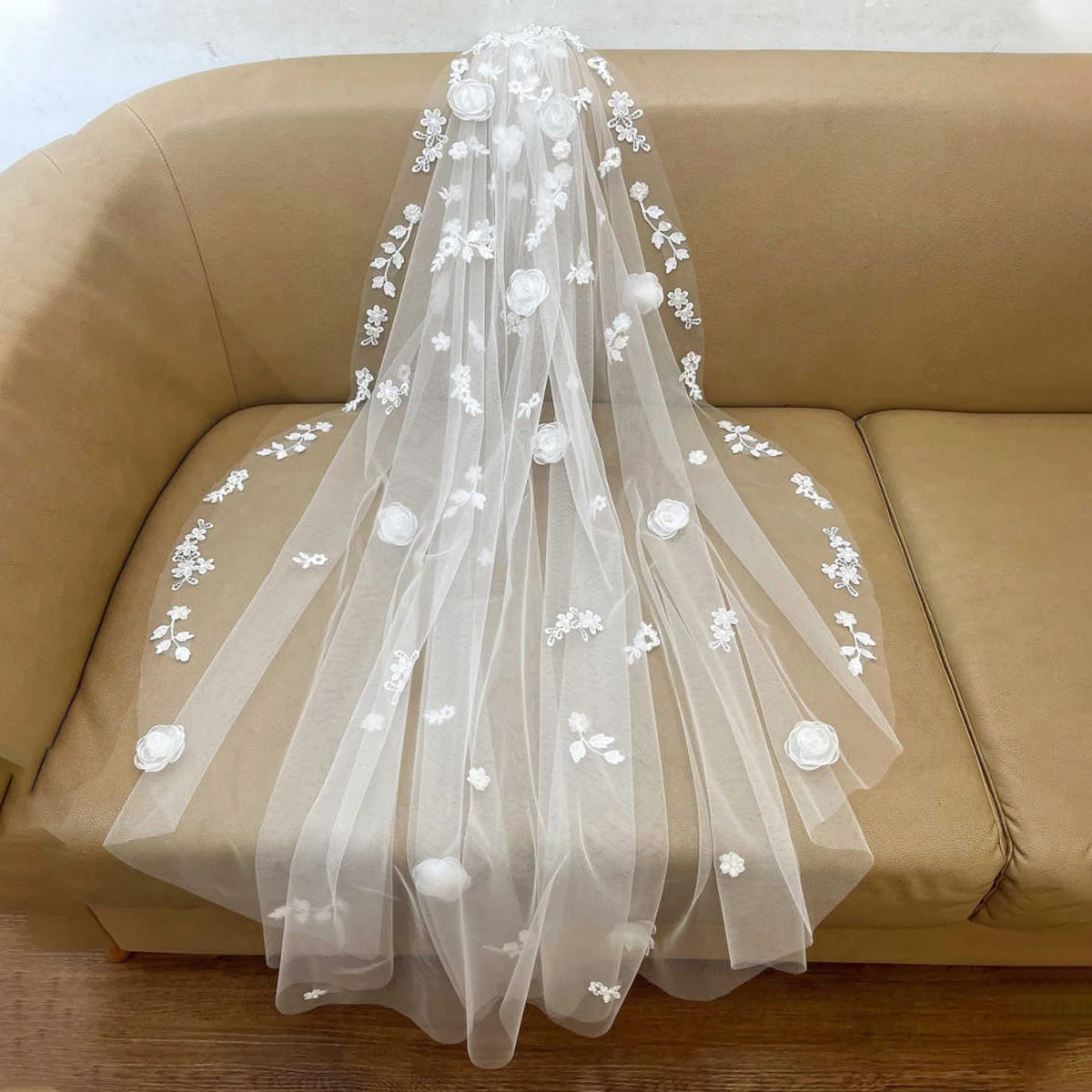 Высококачественная длинная кружевная свадебная фата, белая аппликация, фата 2026, новый головной убор для невесты, аксессуары по индивидуальному заказу
Высококачественная длинная кружевная свадебная фата, белая аппликация, фата 2026, новый головной убор для невесты, аксессуары по индивидуальному заказу