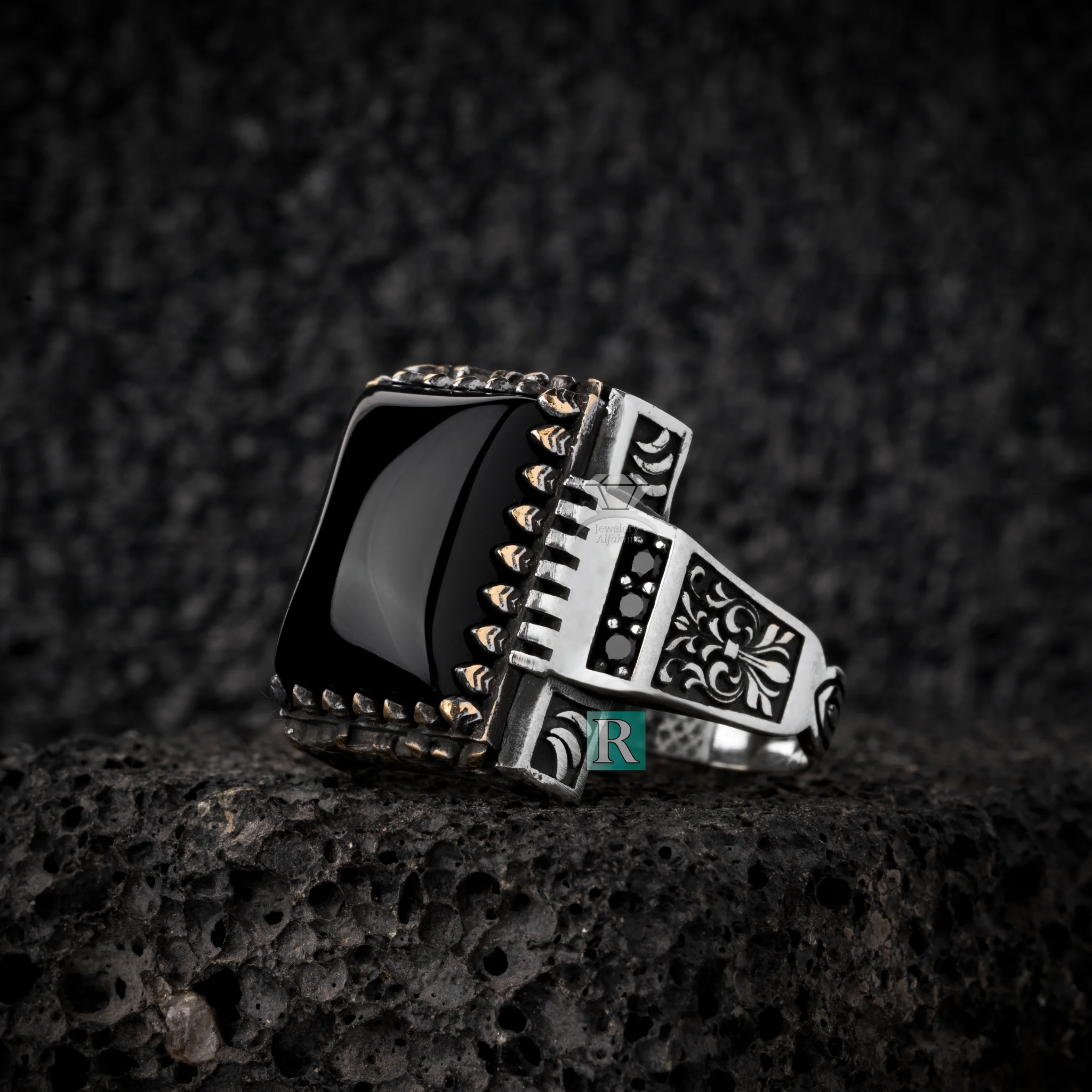High Quality Black Onyx Stone Pure 925 sterling silver ring for men side stone zircon guaranteed fine jewelry gift rings
High Quality Black Onyx Stone Pure 925 sterling silver ring for men side stone zircon guaranteed fine jewelry gift rings