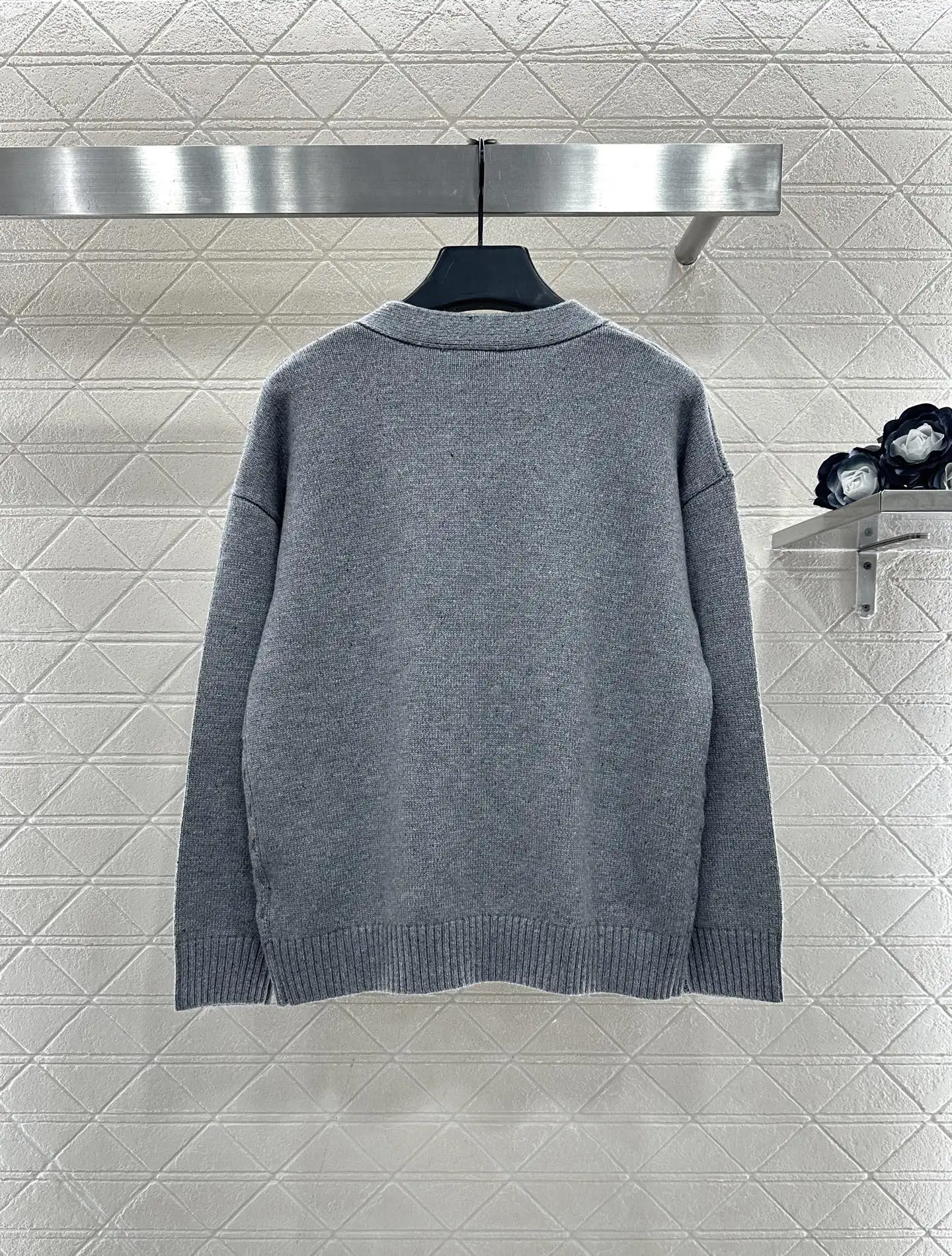 2025 Fashion Autumn and Winter Women's Wool Knitted Button Large v-Neck Cardigan Coat Bow Knitted Cardigan
2025 Fashion Autumn and Winter Women's Wool Knitted Button Large v-Neck Cardigan Coat Bow Knitted Cardigan