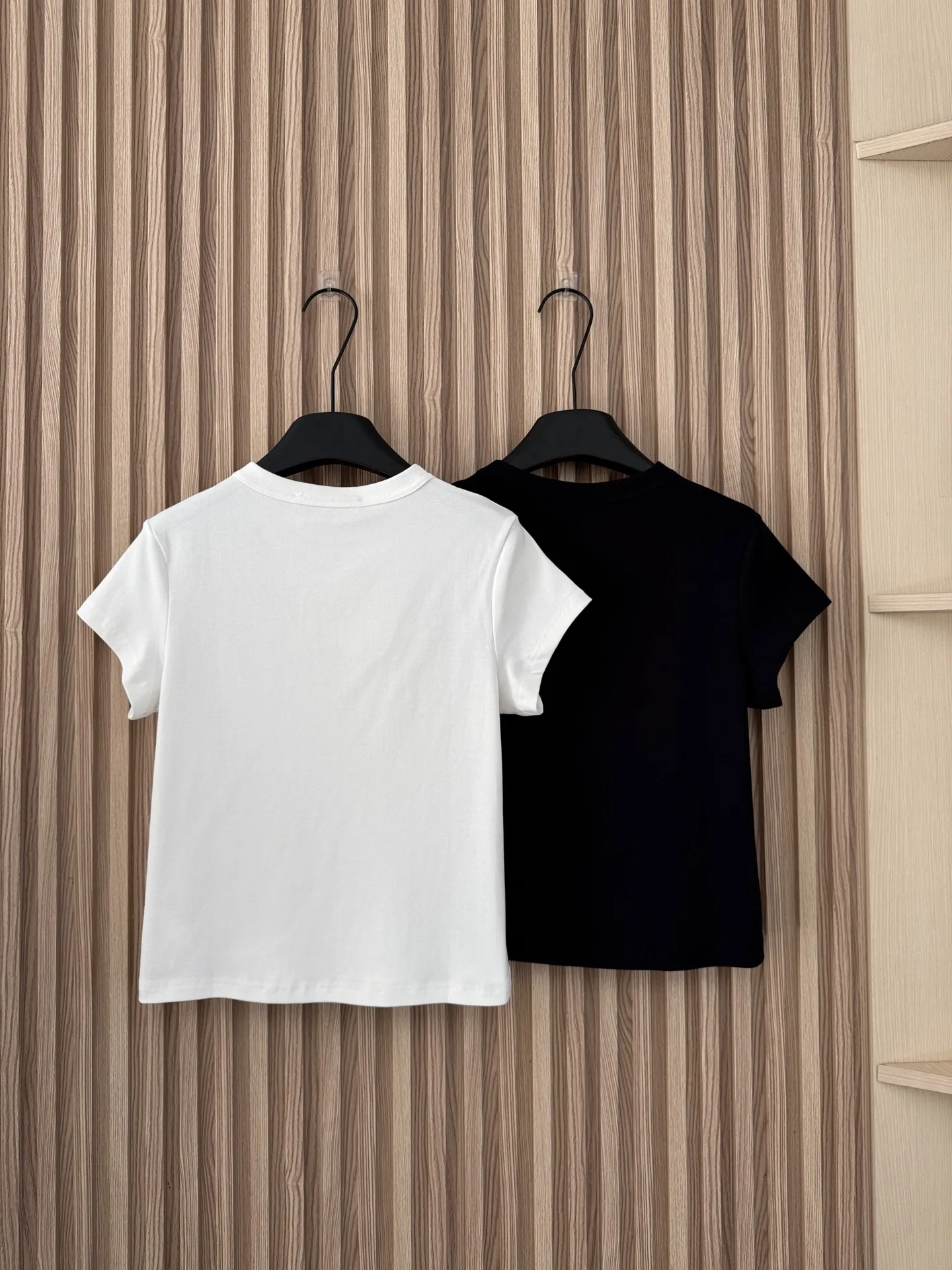 26 Early Spring New Women's Versatile New Product Set Head Round Neck Short Sleeve Solid Color T-shirt Look Thin Knitted Top
26 Early Spring New Women's Versatile New Product Set Head Round Neck Short Sleeve Solid Color T-shirt Look Thin Knitted Top