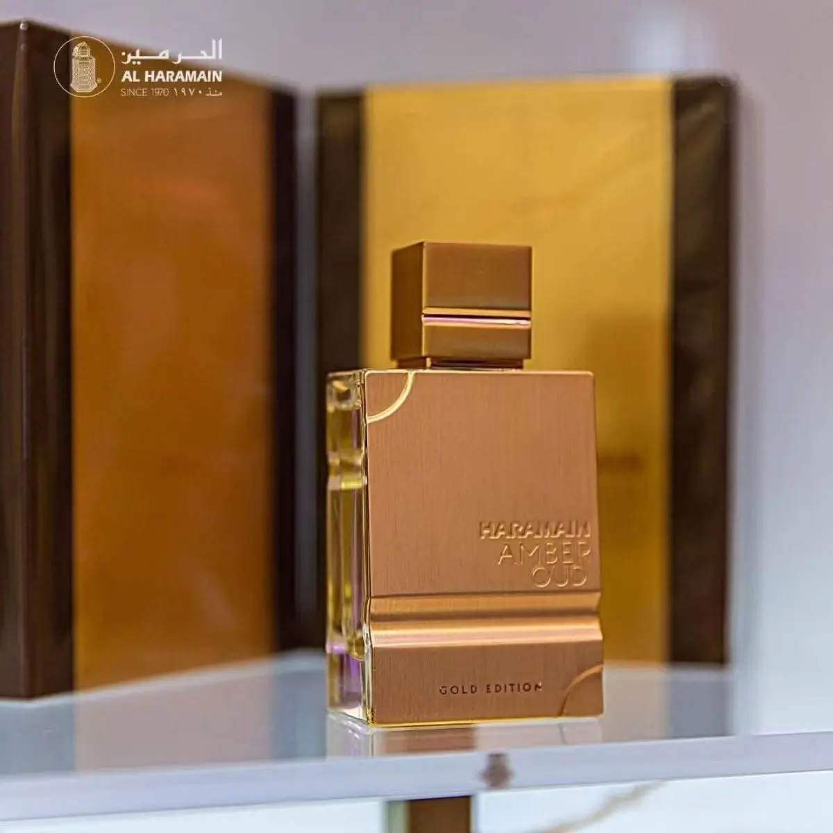 Amber ebony gold perfume is a classic and luxurious oriental wood tone. Middle Eastern high-end texture is full, suitable for both men and women, with a stable and distinguished aura, and a long-lasting fragrance
Amber ebony gold perfume is a classic and luxurious oriental wood tone. Middle Eastern high-end texture is full, suitable for both men and women, with a stable and distinguished aura, and a long-lasting fragrance