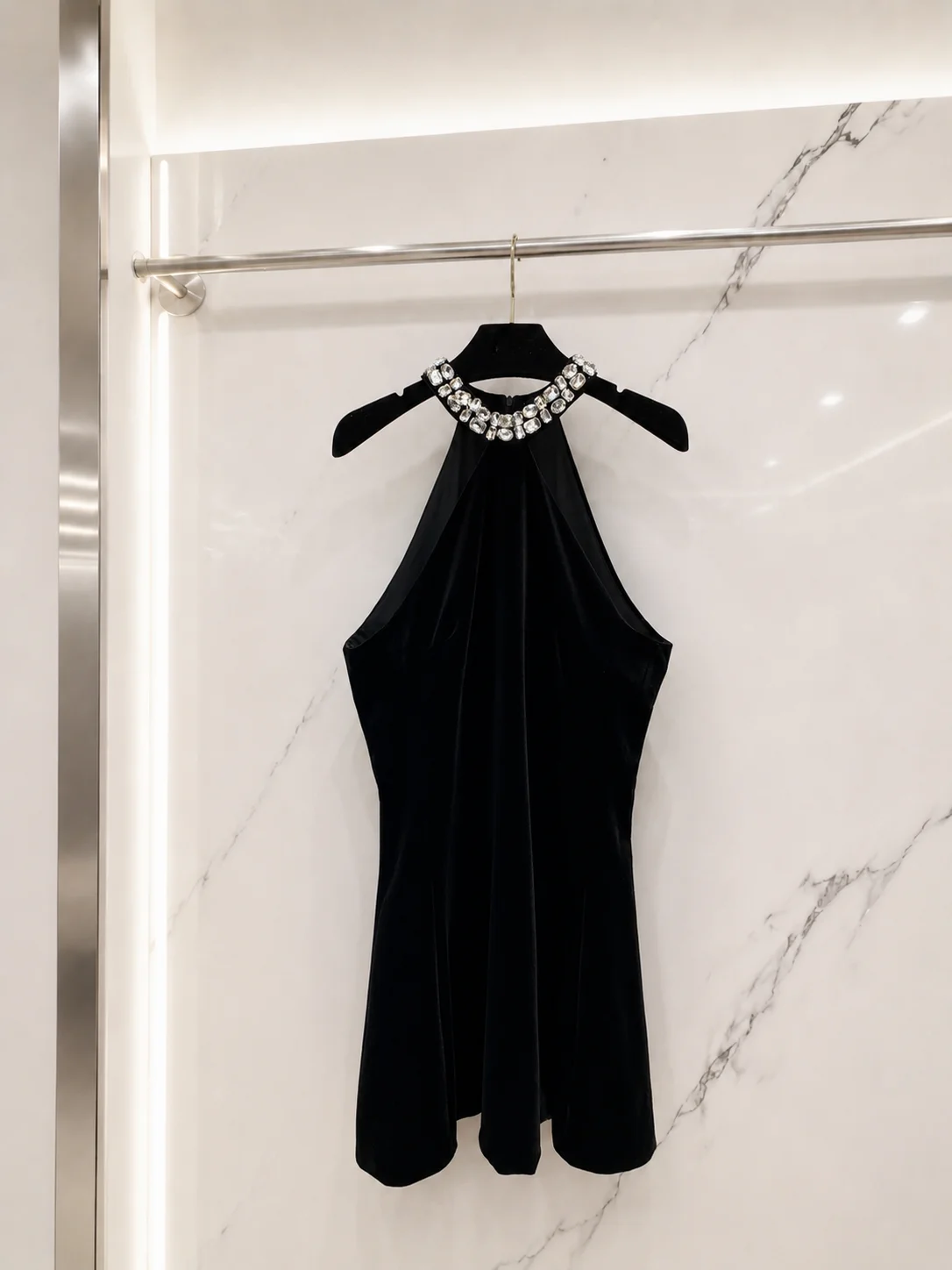 2026 Women Dress Velvet Halter Sleeveless Mini Dress With Rhinestone Neck Trim Concealed Back Zip A Line Flared Hem Fitted Waist
2026 Women Dress Velvet Halter Sleeveless Mini Dress With Rhinestone Neck Trim Concealed Back Zip A Line Flared Hem Fitted Waist