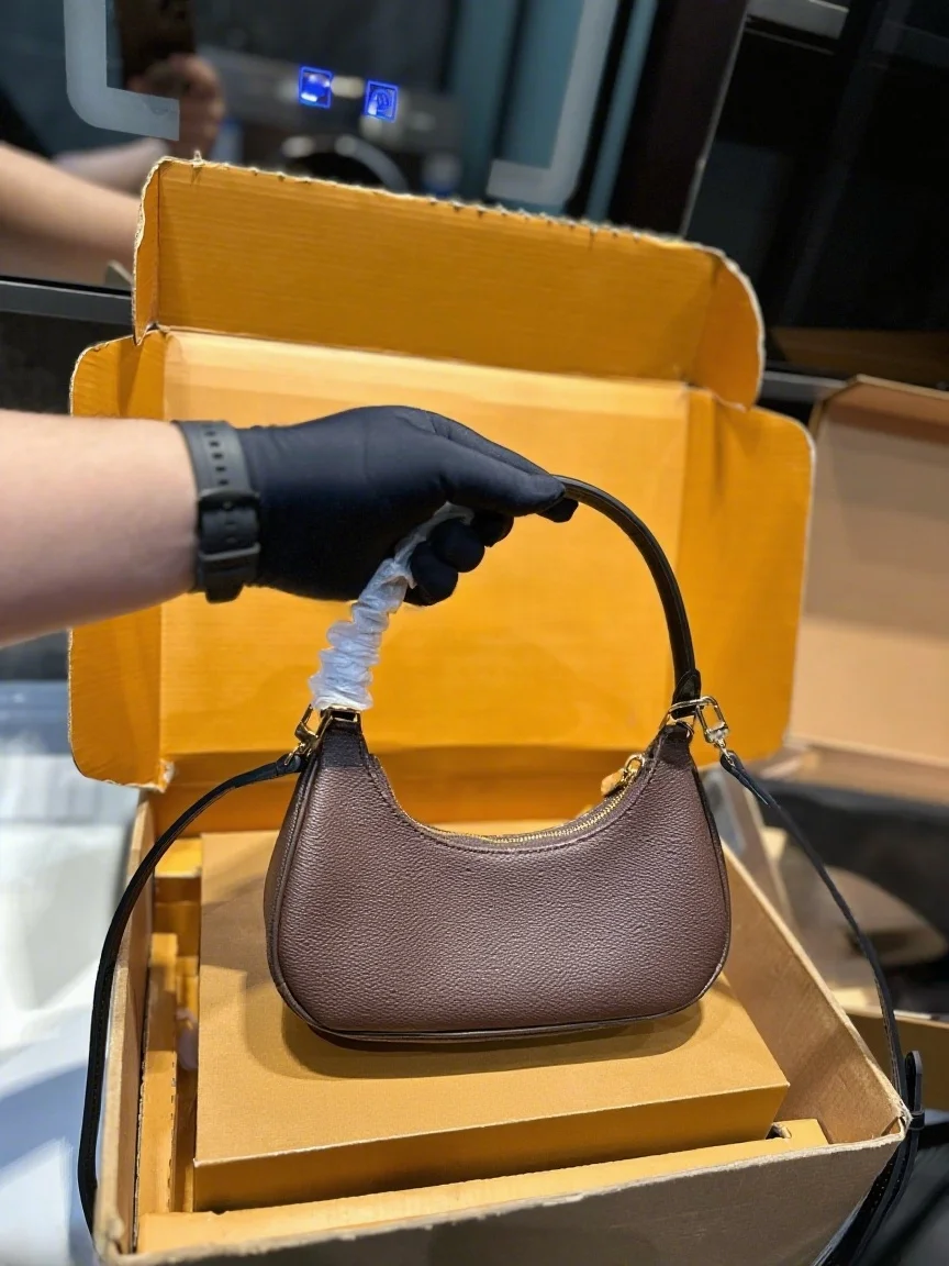 2025 Новый РАЗМЕР: 23x6x8 СМ Модные универсальные сумки из кожи вишни Портативные можно носить на плече без коробок
2025 Новый РАЗМЕР: 23x6x8 СМ Модные универсальные сумки из кожи вишни Портативные можно носить на плече без коробок