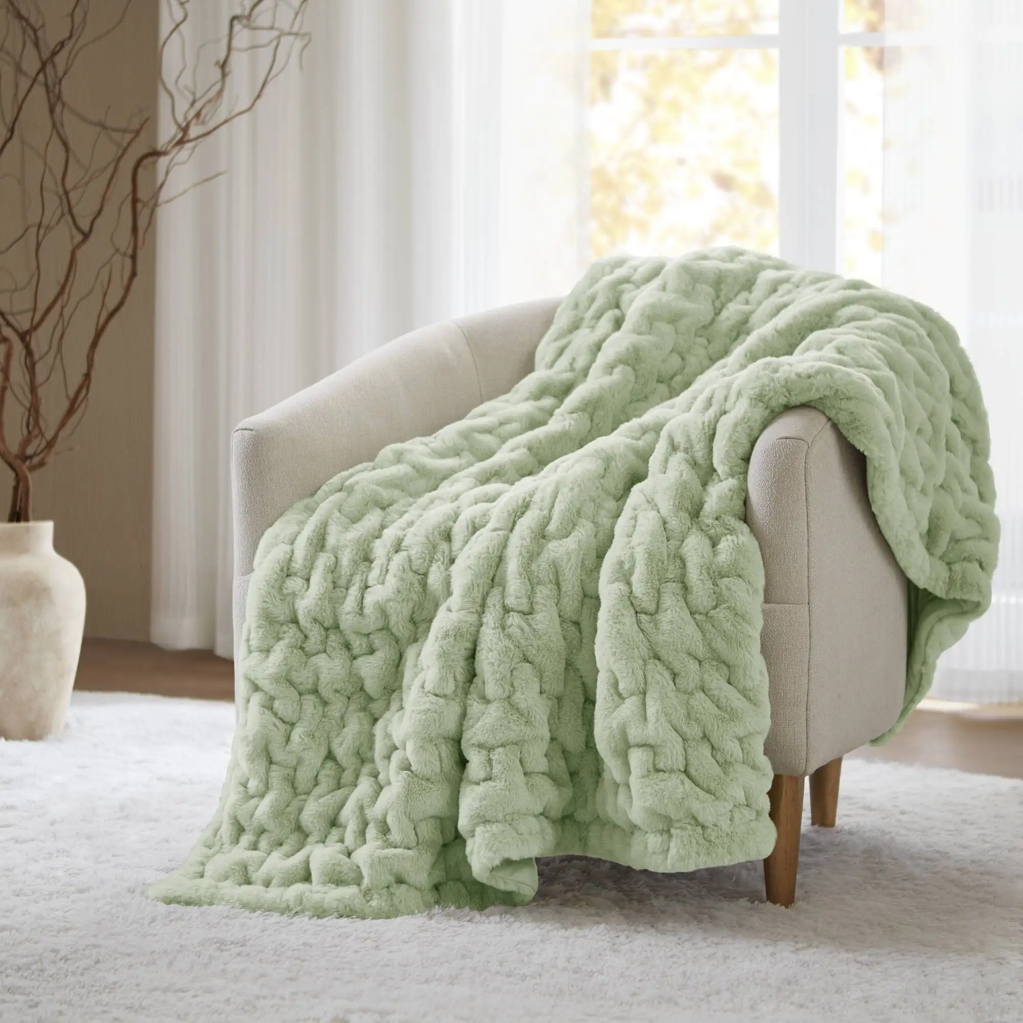 1 PC 50x60" Ruched Fur Throw Sage Green (Green + Polyester)
1 PC 50x60" Ruched Fur Throw Sage Green (Green + Polyester)