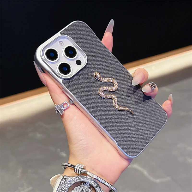New luxury Flash Diamond Gold Snake for iPhone 14 15 Pro 16 Pro Max 15 14 16Plus Fabric half pack fashion shock-proof hard cover
New luxury Flash Diamond Gold Snake for iPhone 14 15 Pro 16 Pro Max 15 14 16Plus Fabric half pack fashion shock-proof hard cover