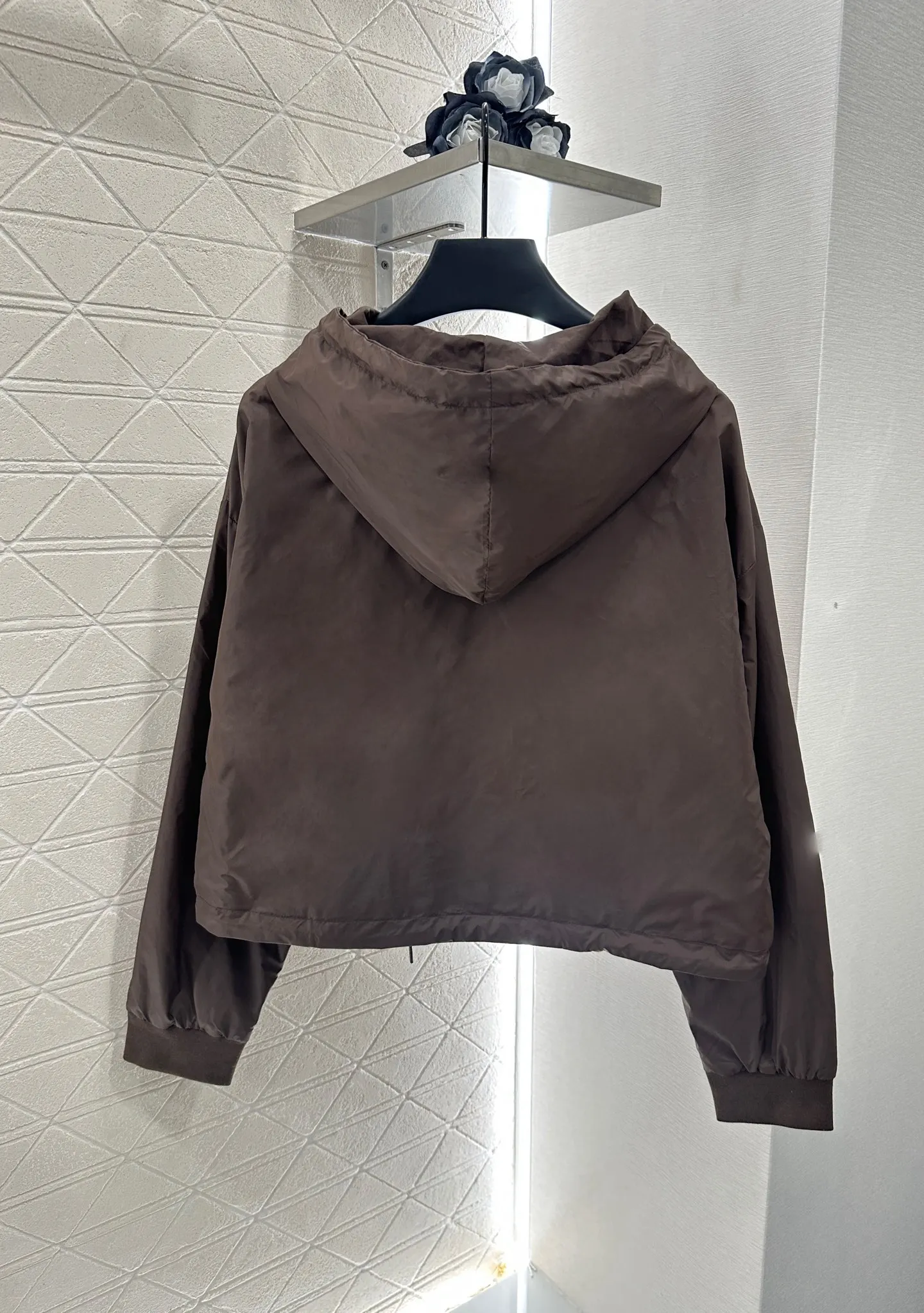 2025 New Hooded workwear Top Nylon Material Short Waist Hoodie Half Open Front Zipper Bottom Drawstring 328
2025 New Hooded workwear Top Nylon Material Short Waist Hoodie Half Open Front Zipper Bottom Drawstring 328