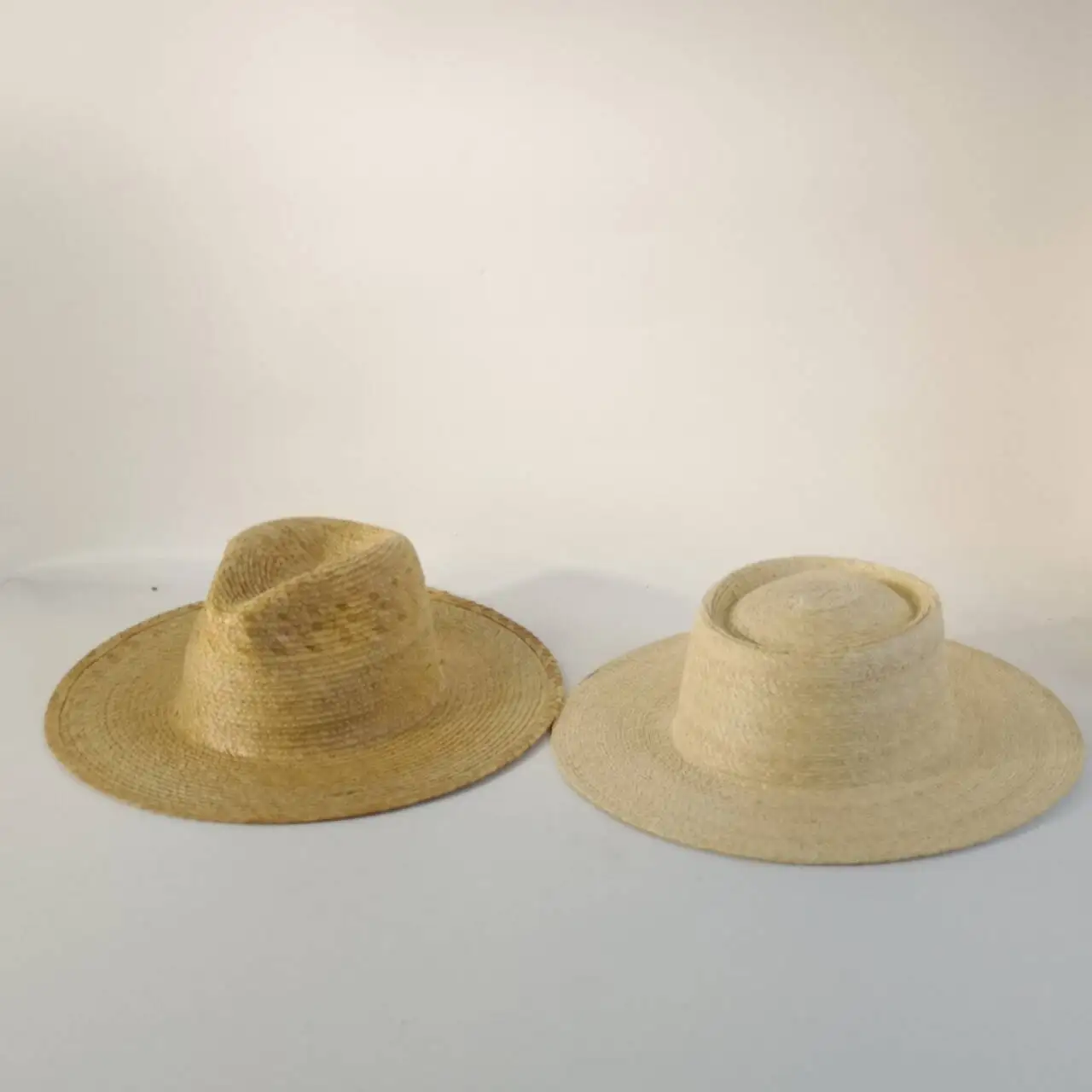 Natural Palm Leaf Wide Brim Cowboy Fedora Hat Adjustable 56-58cm UV Protection Summer Sun Hat 모자 햇빛 가리개
Natural Palm Leaf Wide Brim Cowboy Fedora Hat Adjustable 56-58cm UV Protection Summer Sun Hat 모자 햇빛 가리개