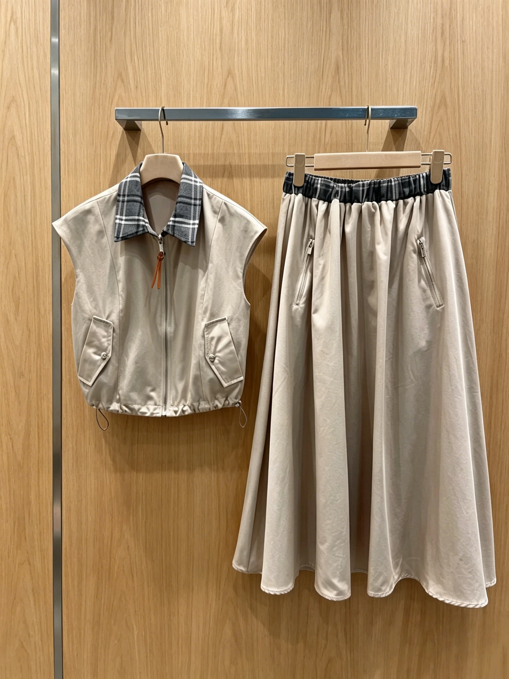 2026 New Style Womens Khaki Short Sleeve And Mid Length Skirt Sizes M L Fashion Temperament Waist Slimming Version Code 015
2026 New Style Womens Khaki Short Sleeve And Mid Length Skirt Sizes M L Fashion Temperament Waist Slimming Version Code 015