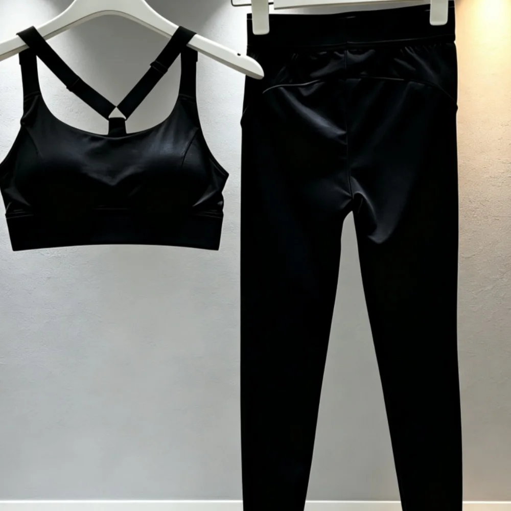 2026 New White Black Contrast Yoga Set for Women High Elastic Gym Wear Sports Bra Leggings 061
2026 New White Black Contrast Yoga Set for Women High Elastic Gym Wear Sports Bra Leggings 061