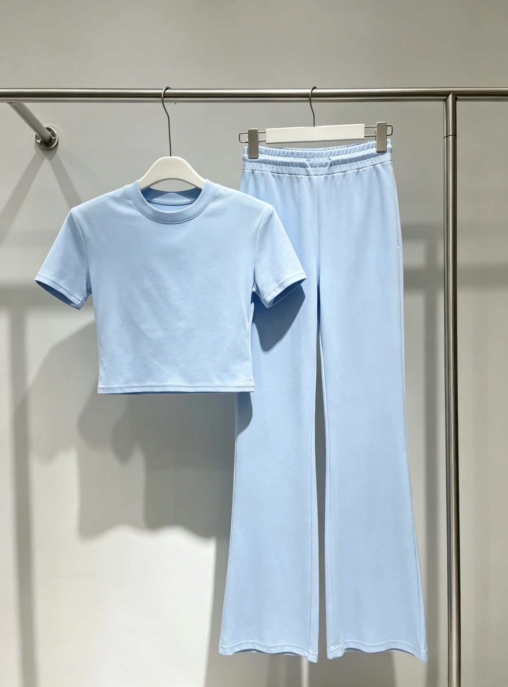 2026 New Women Solid Color Casual Set Size M Light Blue Short Sleeve Crop Top Flare Pants Code 066
2026 New Women Solid Color Casual Set Size M Light Blue Short Sleeve Crop Top Flare Pants Code 066