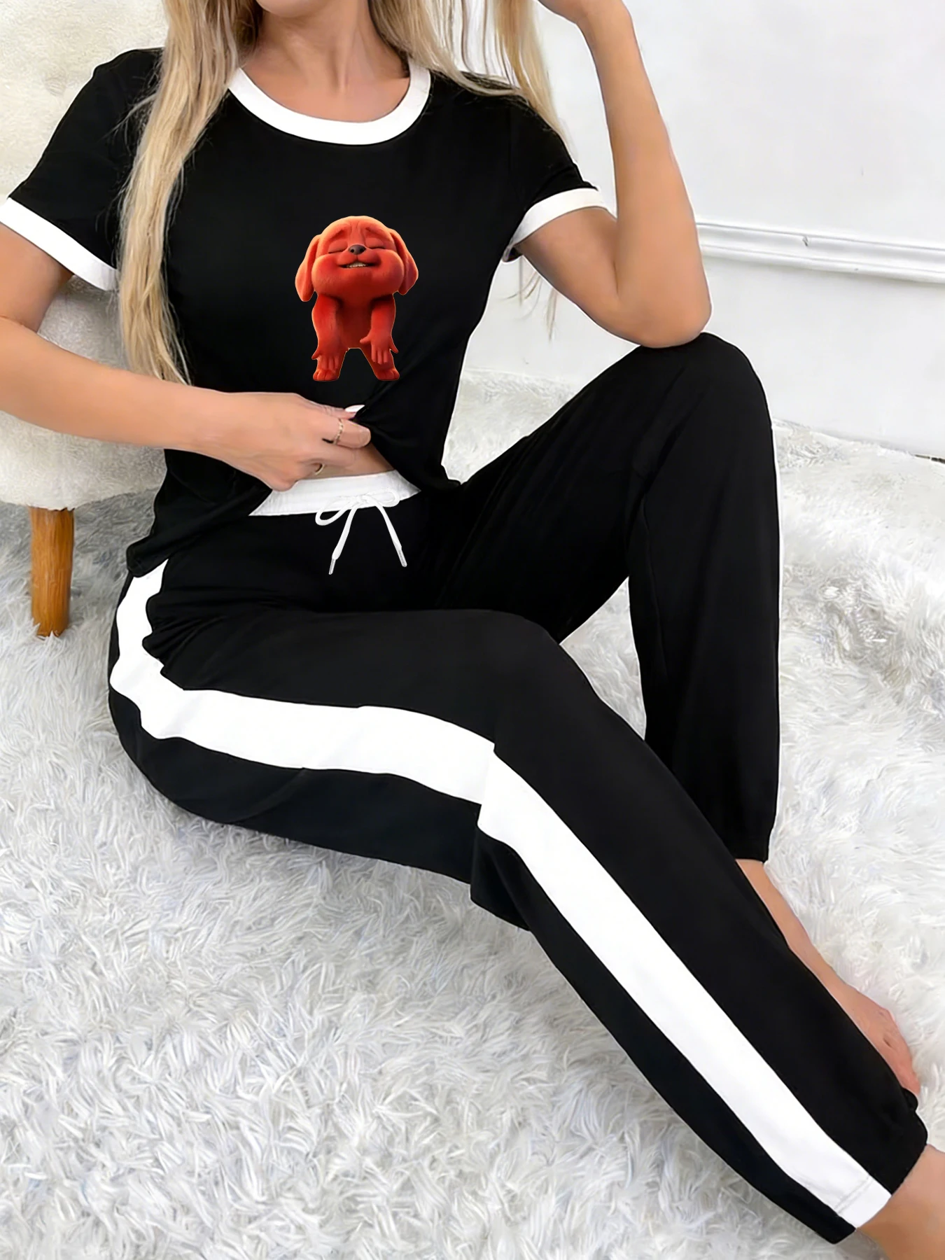 Spring and Summer Red Dog Print Short-Sleeve Set, Color-Blocked Casual T-Shirt and Long Pants Two-Piece Set, Comfortable and Versatile Loungewear
Spring and Summer Red Dog Print Short-Sleeve Set, Color-Blocked Casual T-Shirt and Long Pants Two-Piece Set, Comfortable and Versatile Loungewear