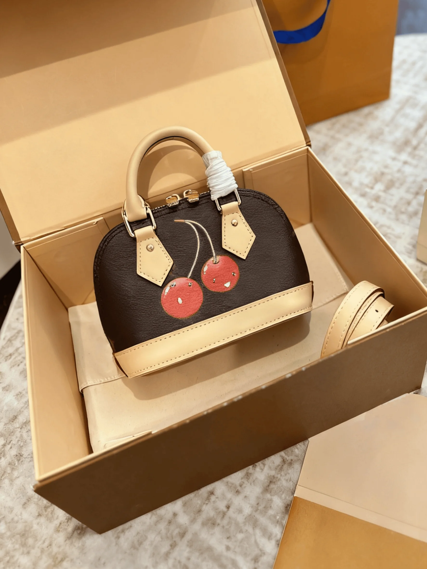 2025 Fashion New Women's Handbag Cherry Series Denim Handbag Shell Bag Handbag Single Shoulder Crossbody 18*12cm
2025 Fashion New Women's Handbag Cherry Series Denim Handbag Shell Bag Handbag Single Shoulder Crossbody 18*12cm