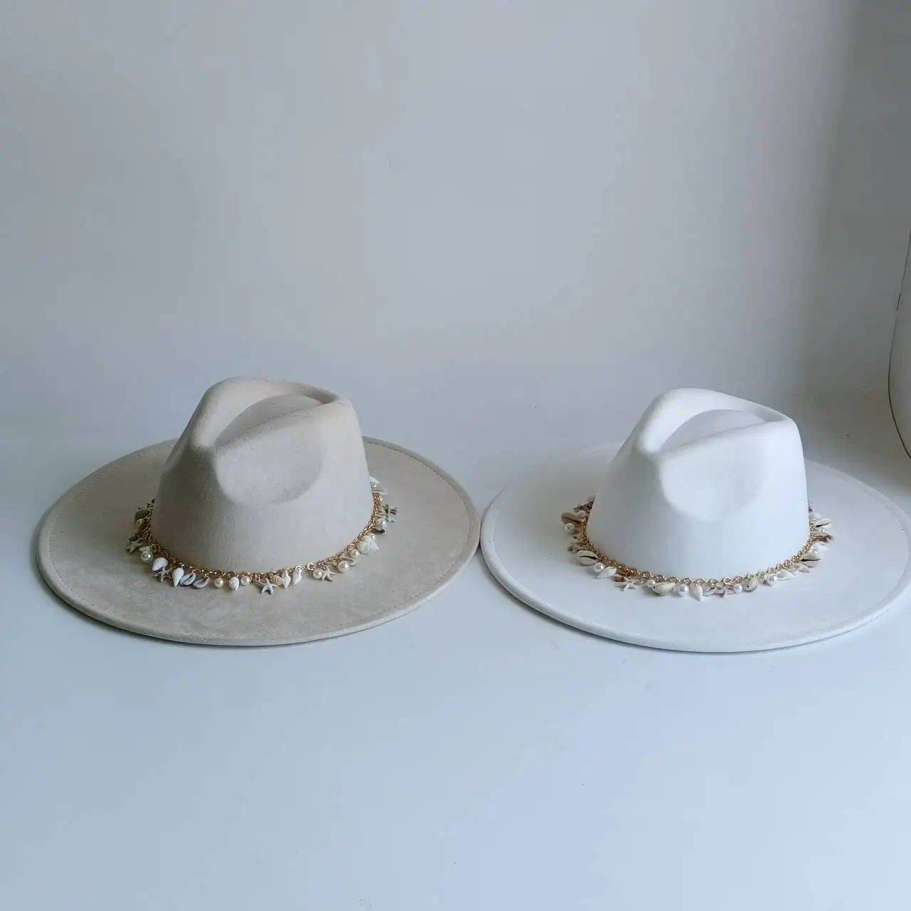 Suede felt hat, 9.5cm classic wide-brimmed hat, men's fedora hat women's fashion hat sun hat outdoor party hat man fedora hats
Suede felt hat, 9.5cm classic wide-brimmed hat, men's fedora hat women's fashion hat sun hat outdoor party hat man fedora hats
