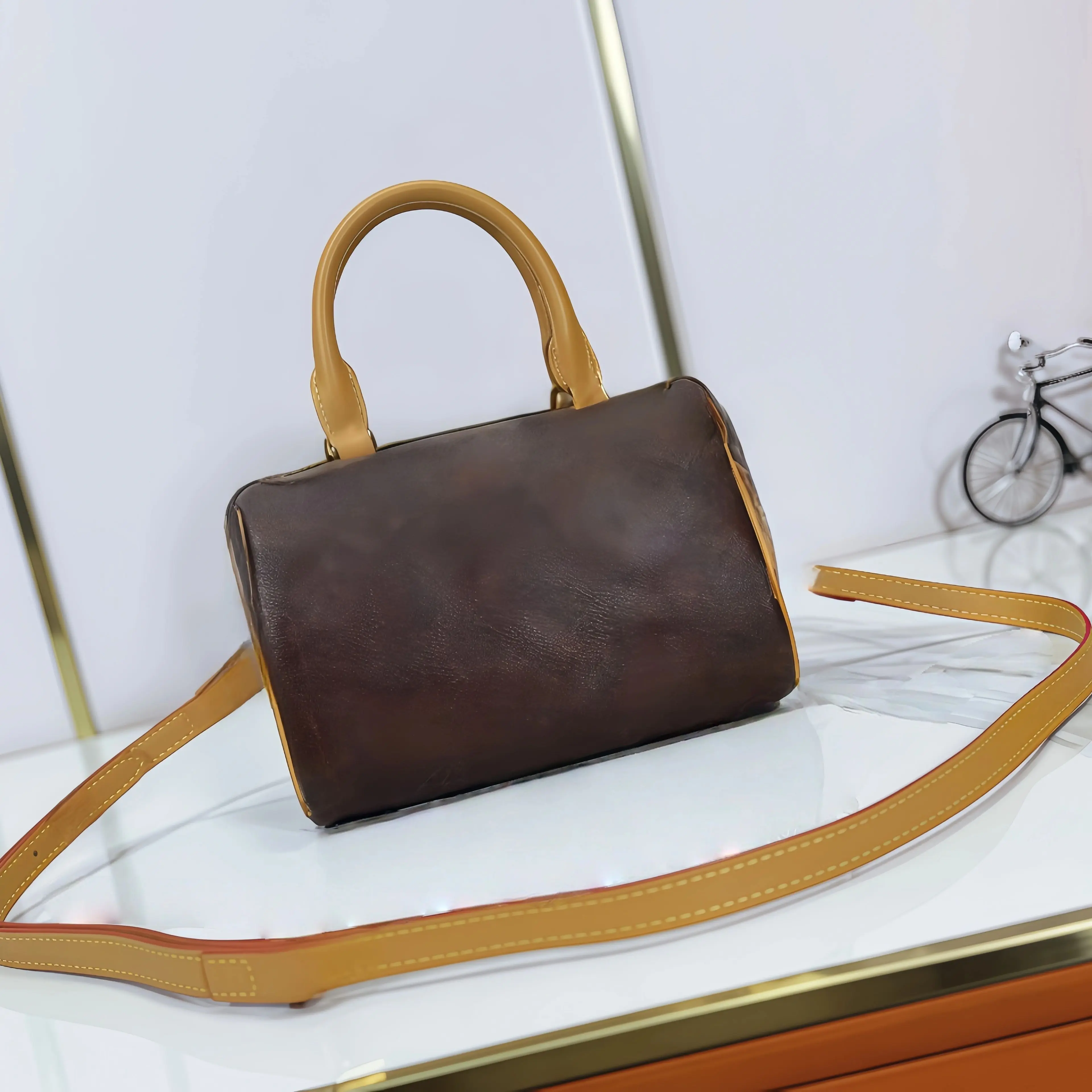 2026 New Women's Handbag, Classic Style, Brown, Metal Hardware Shoulder Strap, Detachable and Adjustable, 20.5 x 13.5 x 12.0 cm
2026 New Women's Handbag, Classic Style, Brown, Metal Hardware Shoulder Strap, Detachable and Adjustable, 20.5 x 13.5 x 12.0 cm