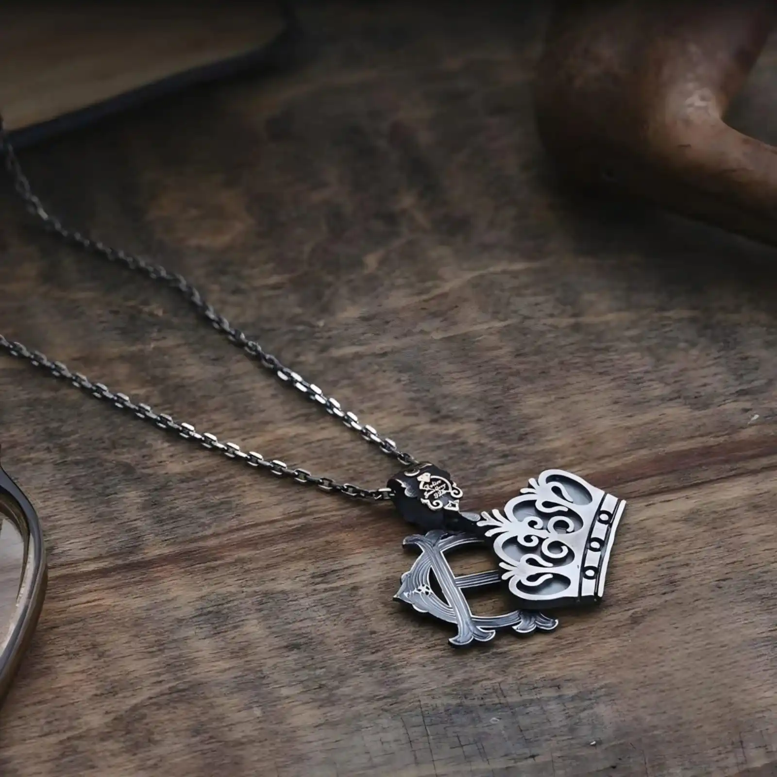 Personalized King's Crown Necklace for Him - Handmade Jewelry - Customized Letters - Necklace For You
Personalized King's Crown Necklace for Him - Handmade Jewelry - Customized Letters - Necklace For You
