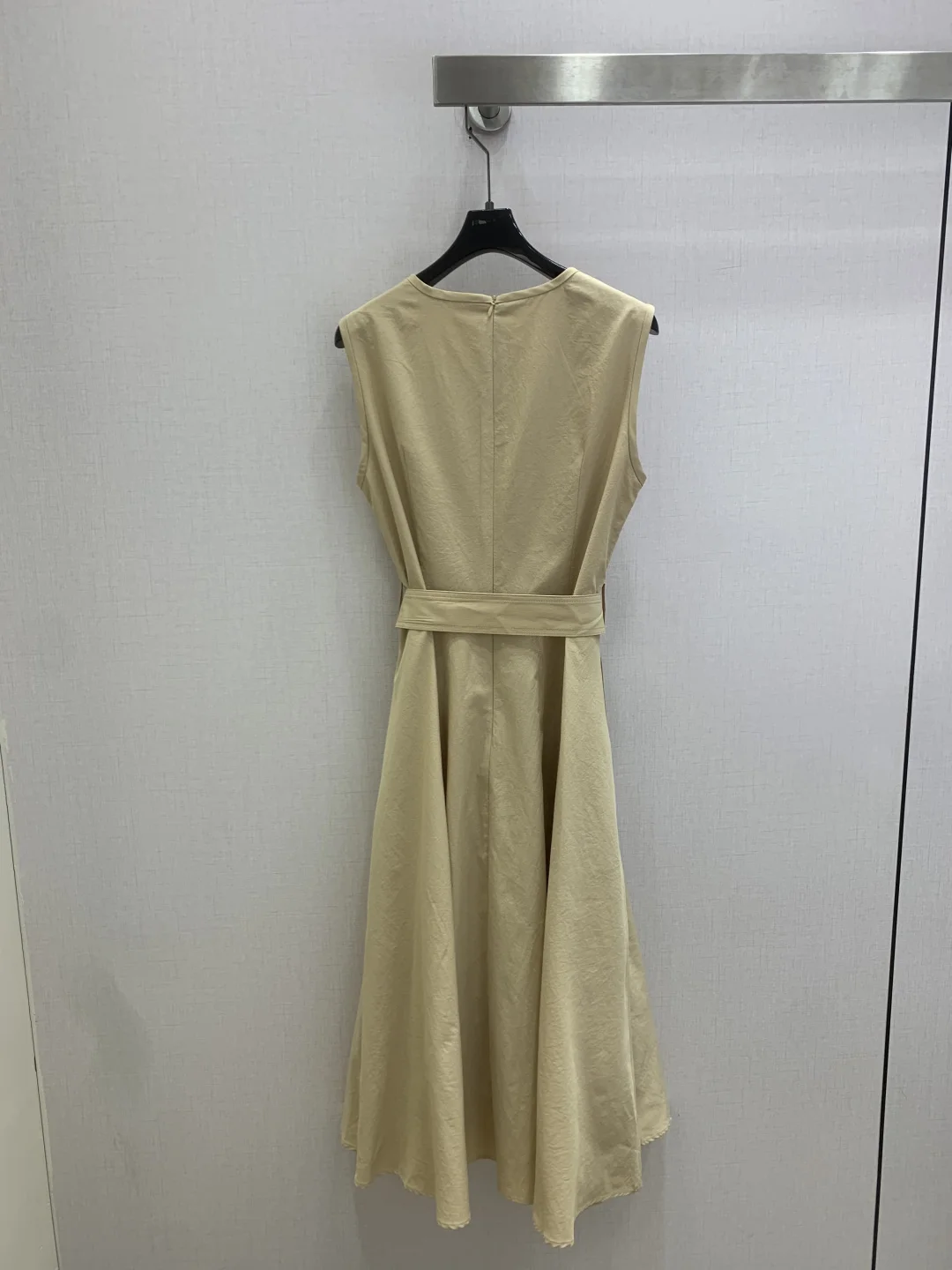 2026 New French-Style Sleeveless Dress For Women Waist-Tied Midi Dress Mature Elegant Style
2026 New French-Style Sleeveless Dress For Women Waist-Tied Midi Dress Mature Elegant Style