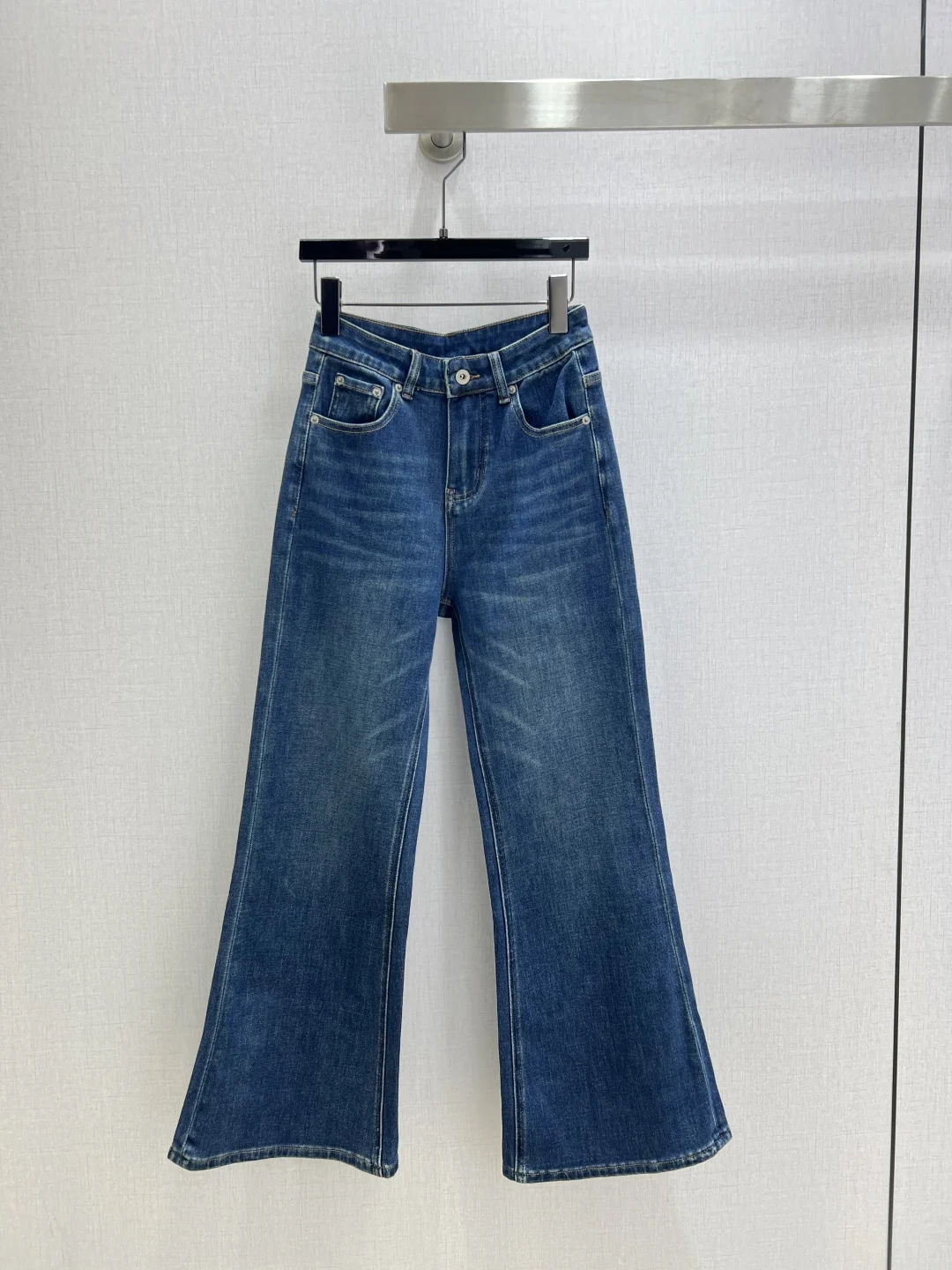 Высокое качество, весенне-осенние женские повседневные модные хлопковые джинсовые джинсы с вышивкой и пуговицами, узкие джинсы с карманами JQ014
Высокое качество, весенне-осенние женские повседневные модные хлопковые джинсовые джинсы с вышивкой и пуговицами, узкие джинсы с карманами JQ014