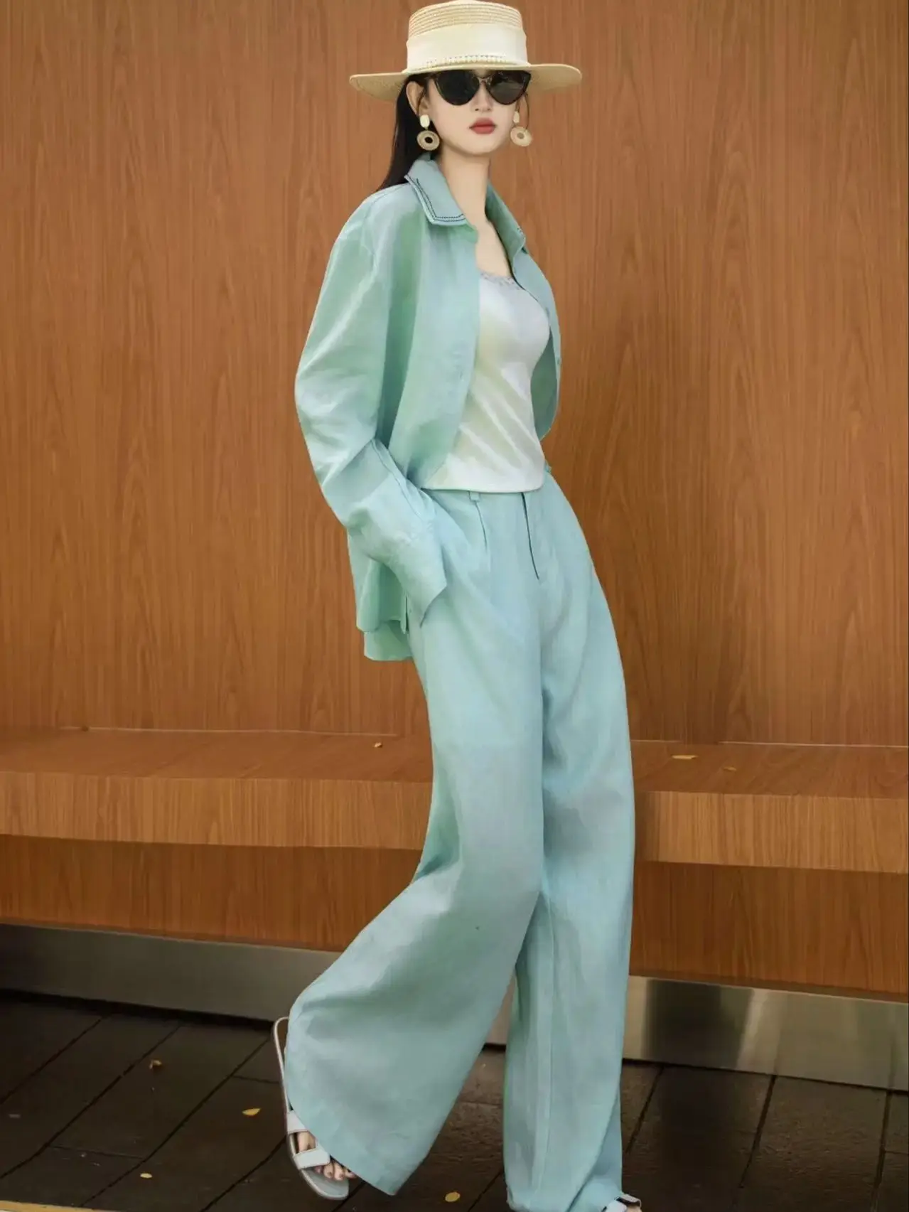 Casual embroidered solid color linen shirt and wide-leg pants two-piece set
Casual embroidered solid color linen shirt and wide-leg pants two-piece set