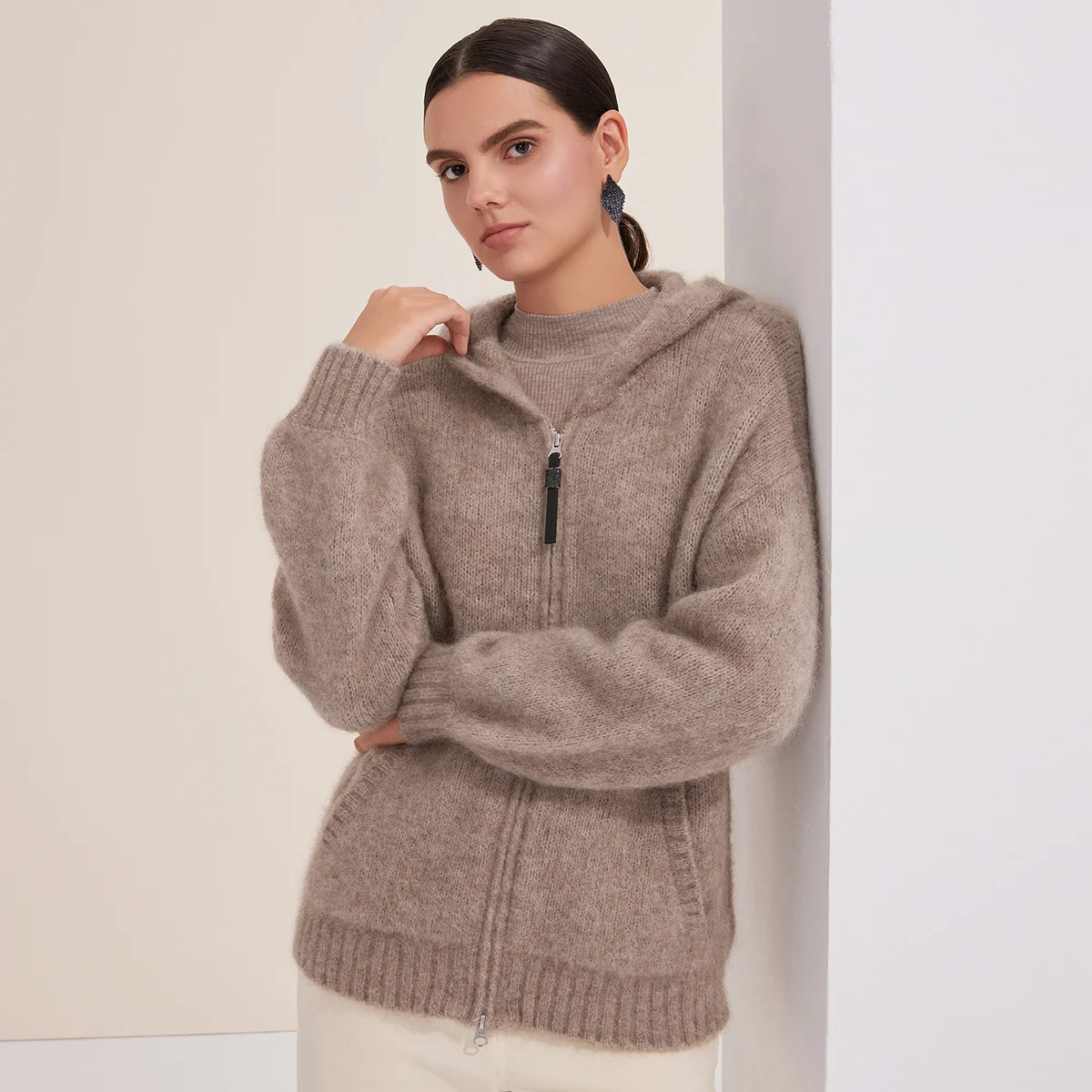 BY3521313 Women's Premium Hooded Cardigan Cashmere Alpaca Mohair Blend Knitwear Zipper Closure Comfortable Soft Fabric
BY3521313 Women's Premium Hooded Cardigan Cashmere Alpaca Mohair Blend Knitwear Zipper Closure Comfortable Soft Fabric