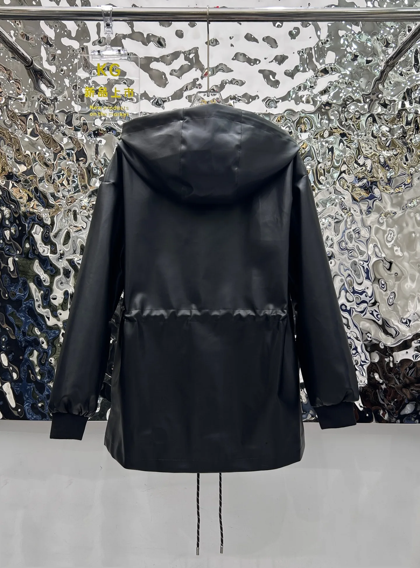 Winter 2025 New Ladies Fashion And Cool Leather Coat With Printed Lining Hoodie
Winter 2025 New Ladies Fashion And Cool Leather Coat With Printed Lining Hoodie