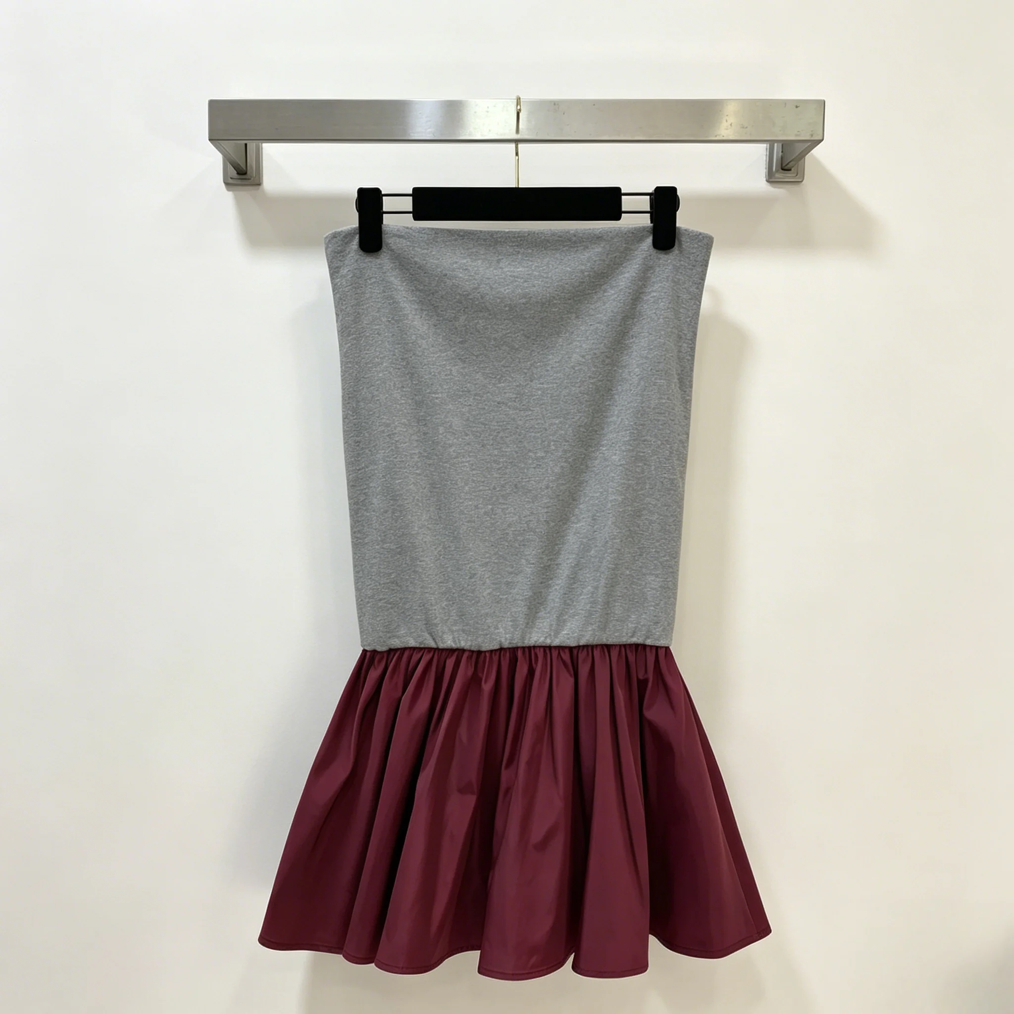 2026 New Women Color Block Two Piece Set Size M L Strapless Top Flared Mini Skirt Code 085
2026 New Women Color Block Two Piece Set Size M L Strapless Top Flared Mini Skirt Code 085