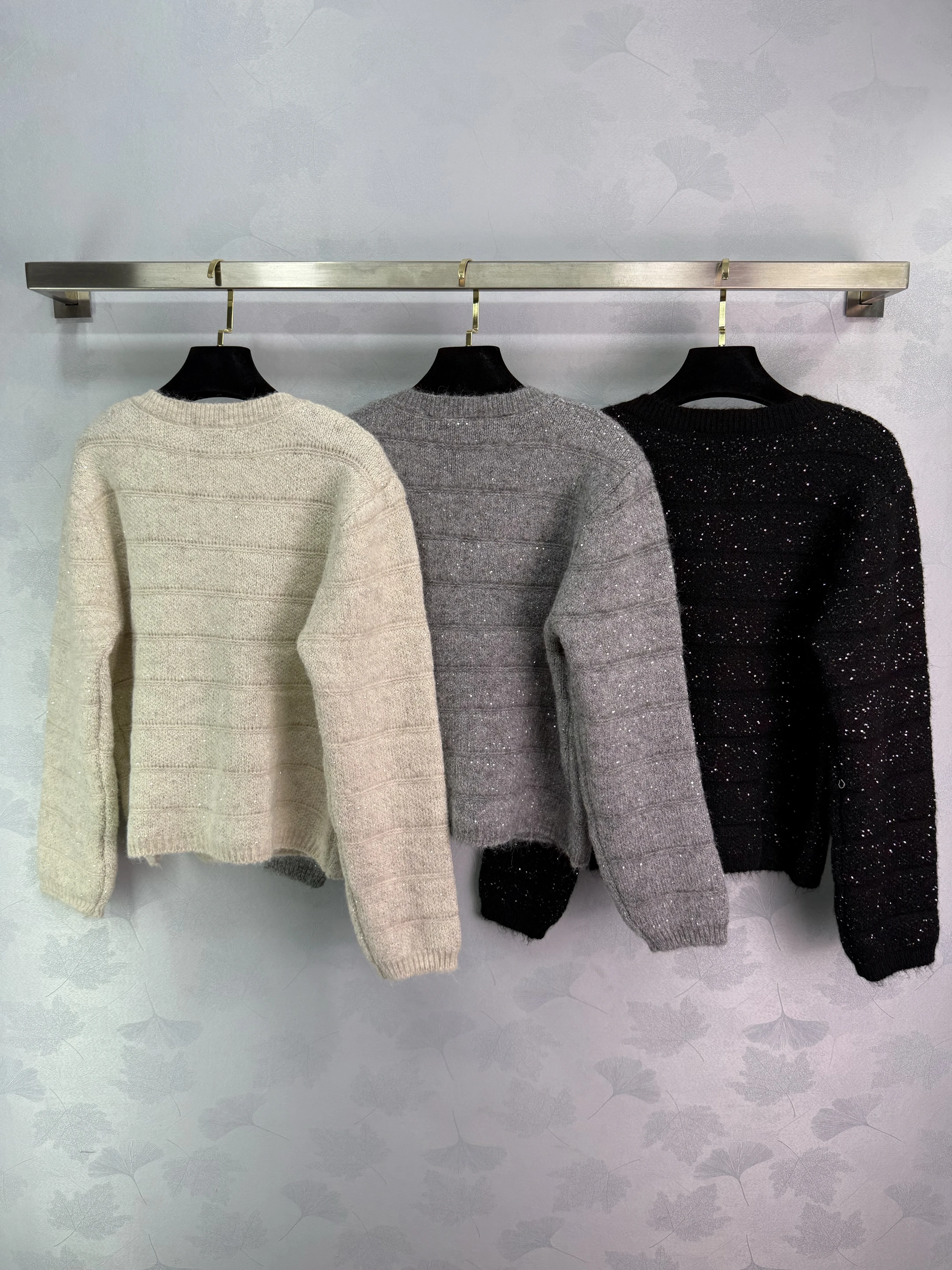 2025 New buttons sweater coat Cardigan long-sleeved o-neck embroidery solid Versatile Slimming Figure-hugging winter autumn 
2025 New buttons sweater coat Cardigan long-sleeved o-neck embroidery solid Versatile Slimming Figure-hugging winter autumn