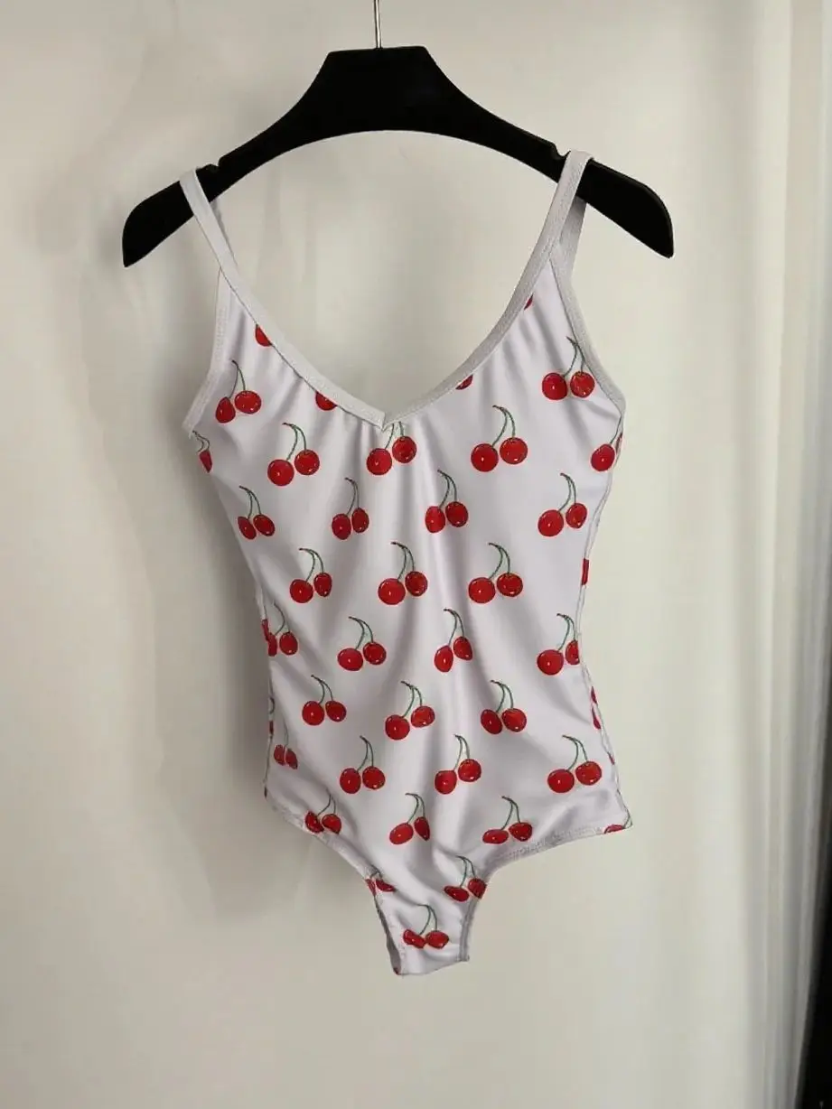 Новый летний женский цельный купальник серии Cherry, дышащий, удобный, высококачественный женский купальник 2025 года
Новый летний женский цельный купальник серии Cherry, дышащий, удобный, высококачественный женский купальник 2025 года