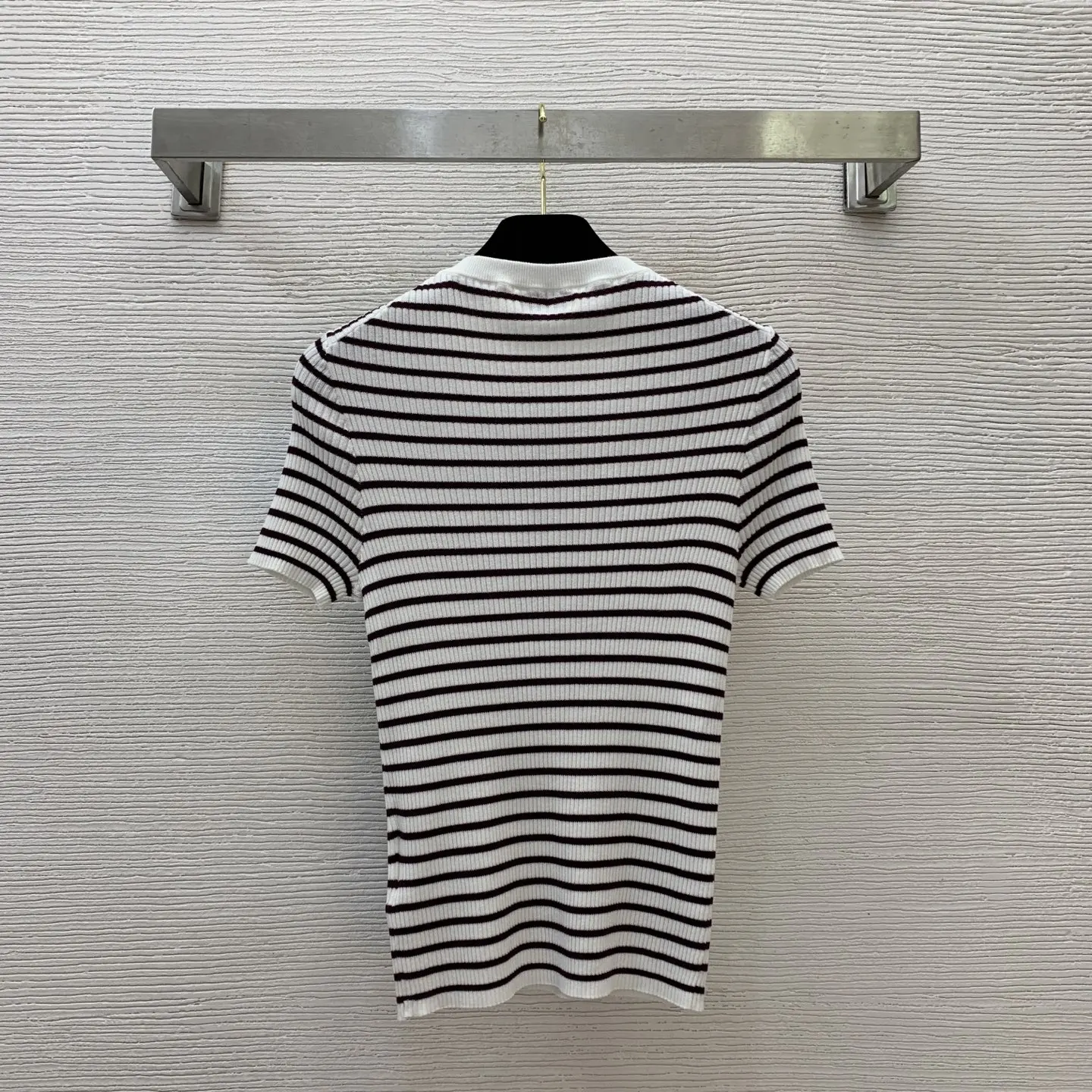 2025 Summer New Women's Slim Fit Pullover Short-sleeved Striped Sweater Top Casual And Comfortable
2025 Summer New Women's Slim Fit Pullover Short-sleeved Striped Sweater Top Casual And Comfortable