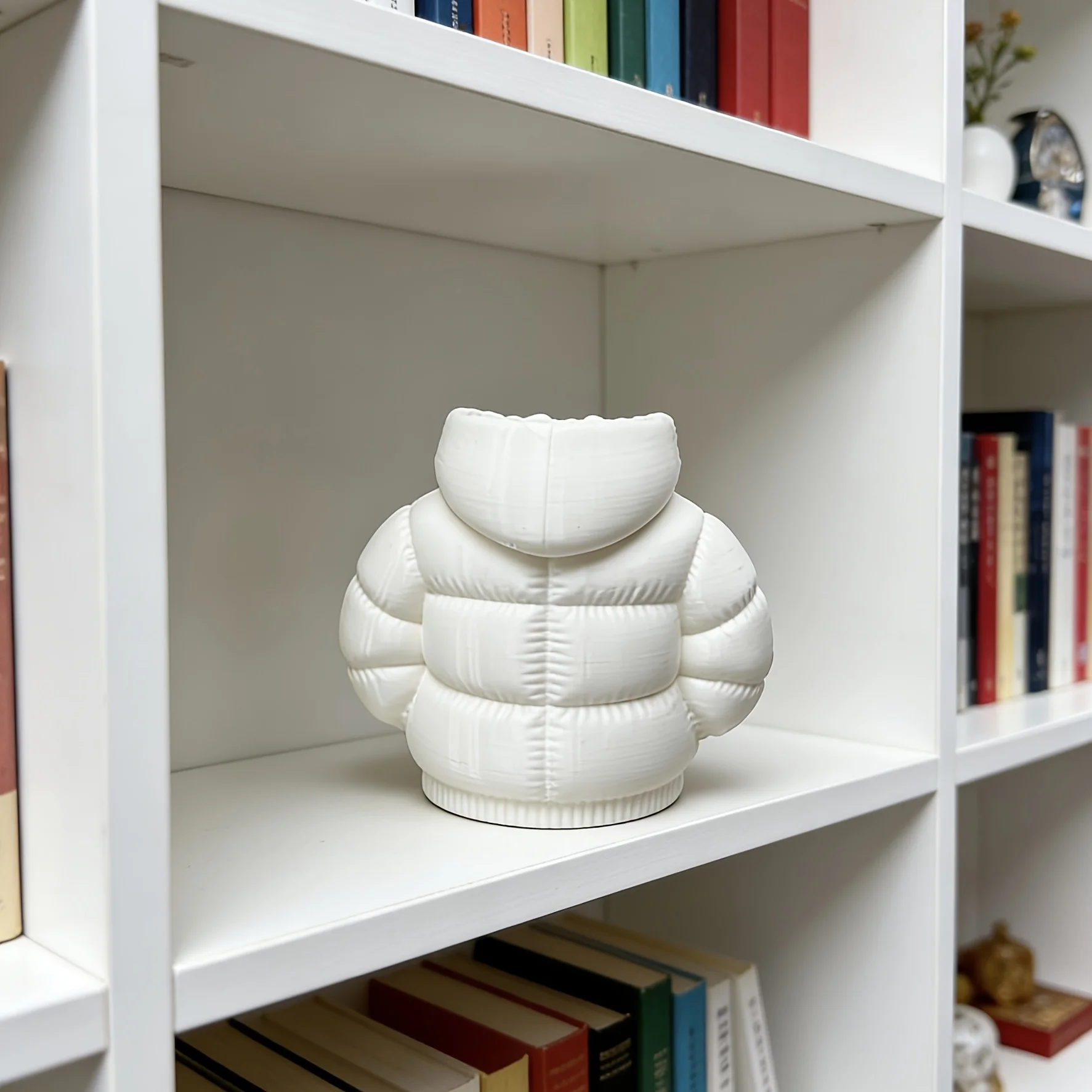 2-Pack with Random Colors, Cute down Jacket-Shaped Pen Holder, Creative 3D Printed Novelty Coaster Set, Classroom Student Desktop Stationery, Home Office Desk Decorations, Desktop Storage Items, Suitable for Classroom Prizes, Halloween/Christmas/Easter Pa
2-Pack with Random Colors, Cute down Jacket-Shaped Pen Holder, Creative 3D Printed Novelty Coaster Set, Classroom Student Desktop Stationery, Home Office Desk Decorations, Desktop Storage Items, Suitable for Classroom Prizes, Halloween/Christmas/Easter Pa