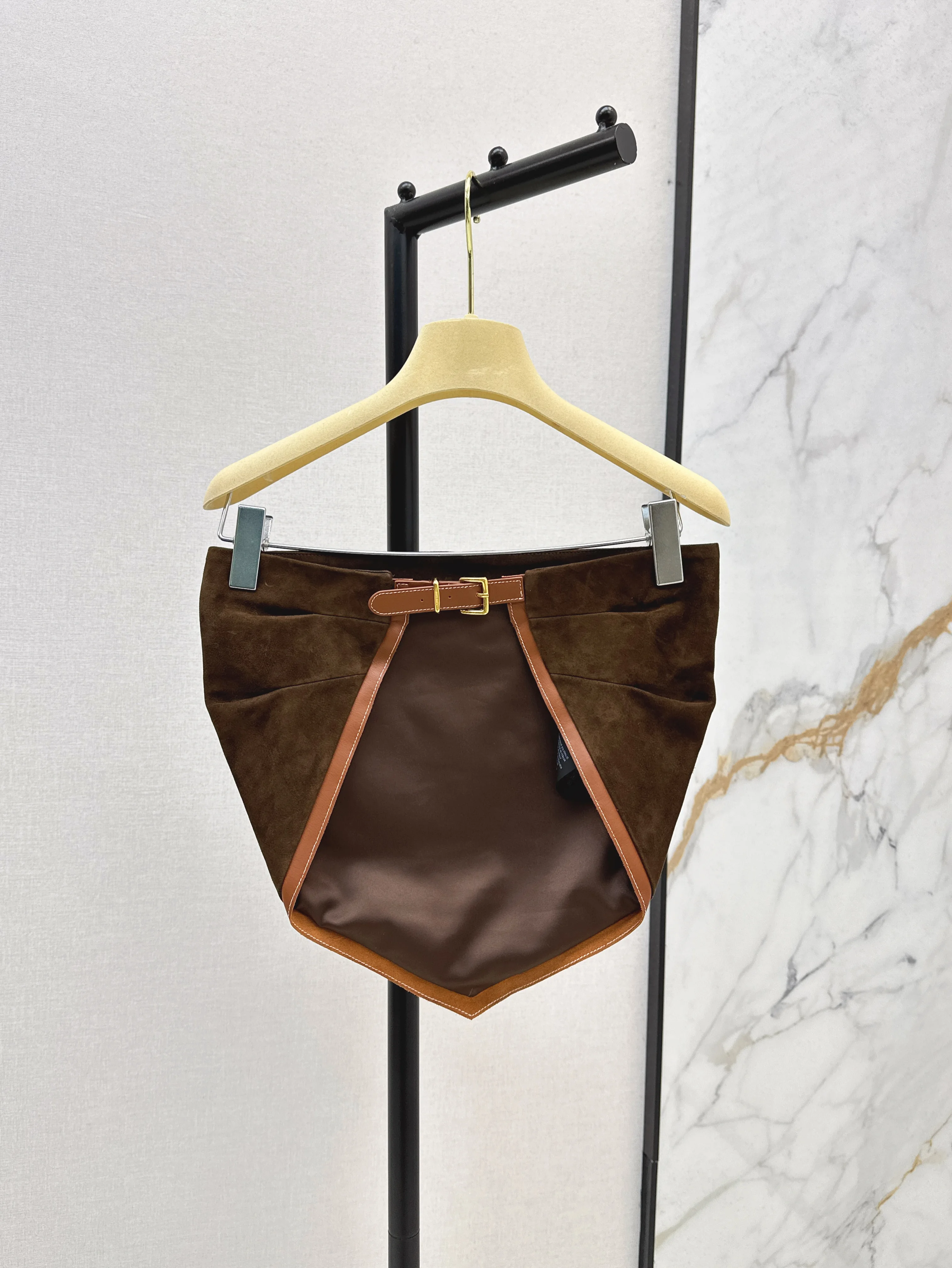 Высокое качество, весенне-летний женский повседневный модный лоскутный топ из натуральной кожи с открытой спиной, сексуальный топ без рукавов с буквами JQ092
Высокое качество, весенне-летний женский повседневный модный лоскутный топ из натуральной кожи с открытой спиной, сексуальный топ без рукавов с буквами JQ092