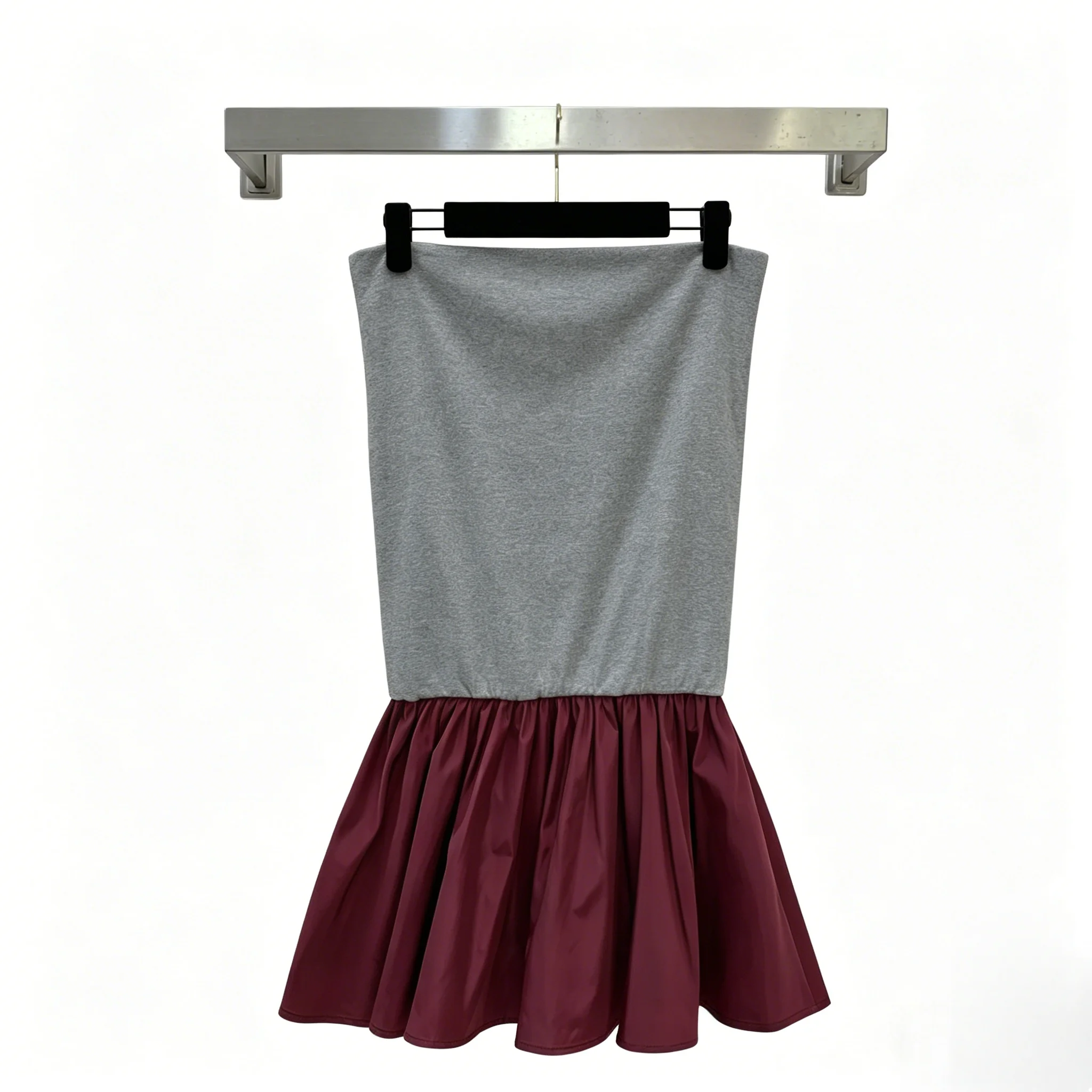 2026 New Women 2 Piece Set Size M L Gray Strapless Tube Top Burgundy Flare Skirt Casual Outfit Code 085
2026 New Women 2 Piece Set Size M L Gray Strapless Tube Top Burgundy Flare Skirt Casual Outfit Code 085