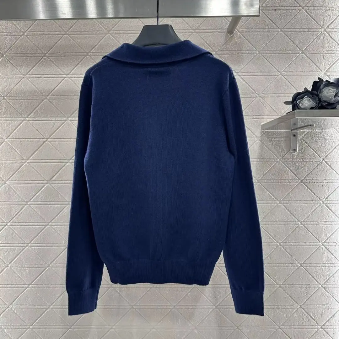 2025 Women's Autumn and Winter New Crochet Letter Lapel Knitted Long Sleeve Top Wool Yarn Threaded Hemming V-Shaped Half Placket
2025 Women's Autumn and Winter New Crochet Letter Lapel Knitted Long Sleeve Top Wool Yarn Threaded Hemming V-Shaped Half Placket