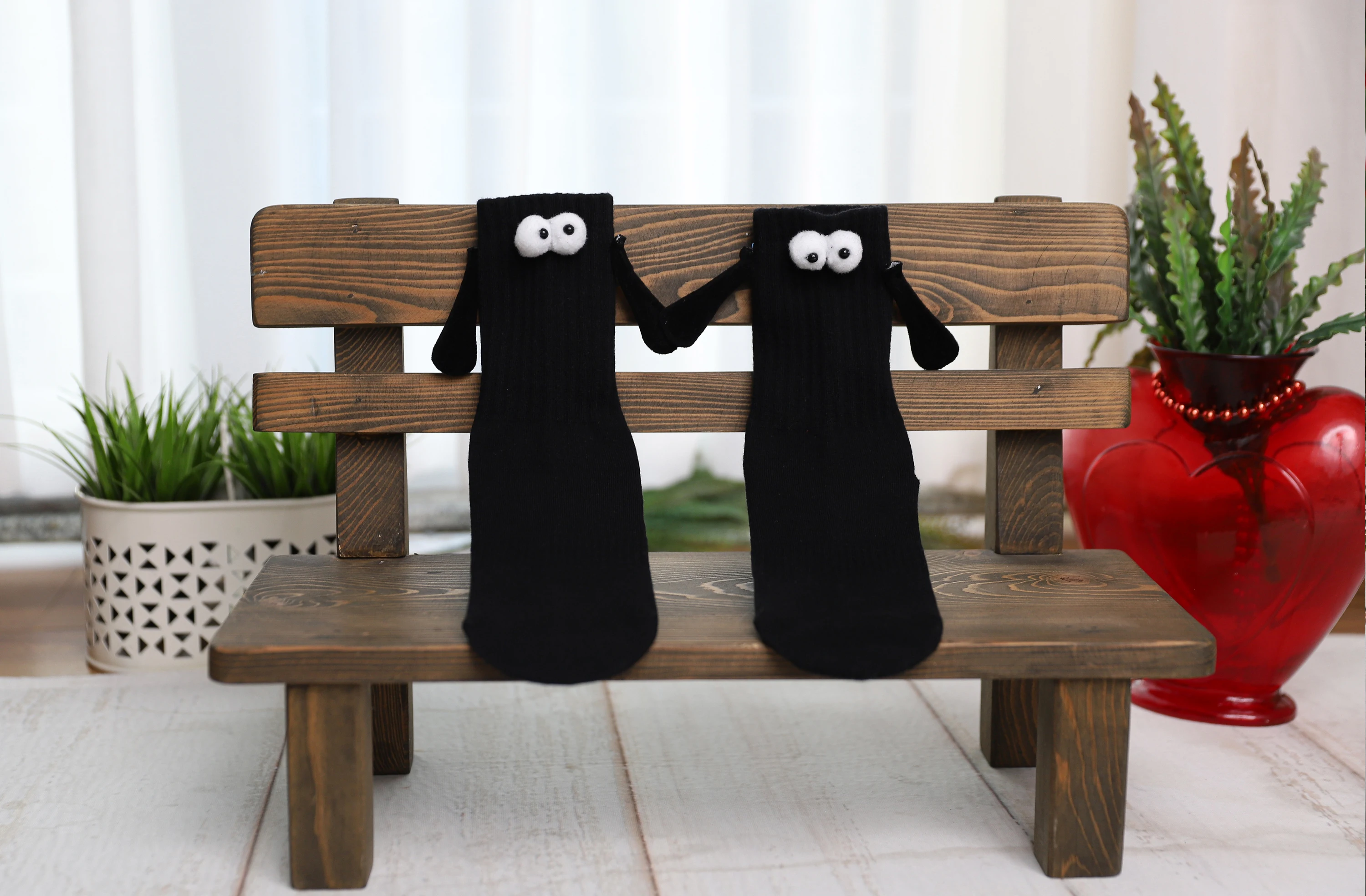 Black Magnetic Socks That Hold Hands Novelty Couple Socks for Valentines Day 1 Pair
Black Magnetic Socks That Hold Hands Novelty Couple Socks for Valentines Day 1 Pair