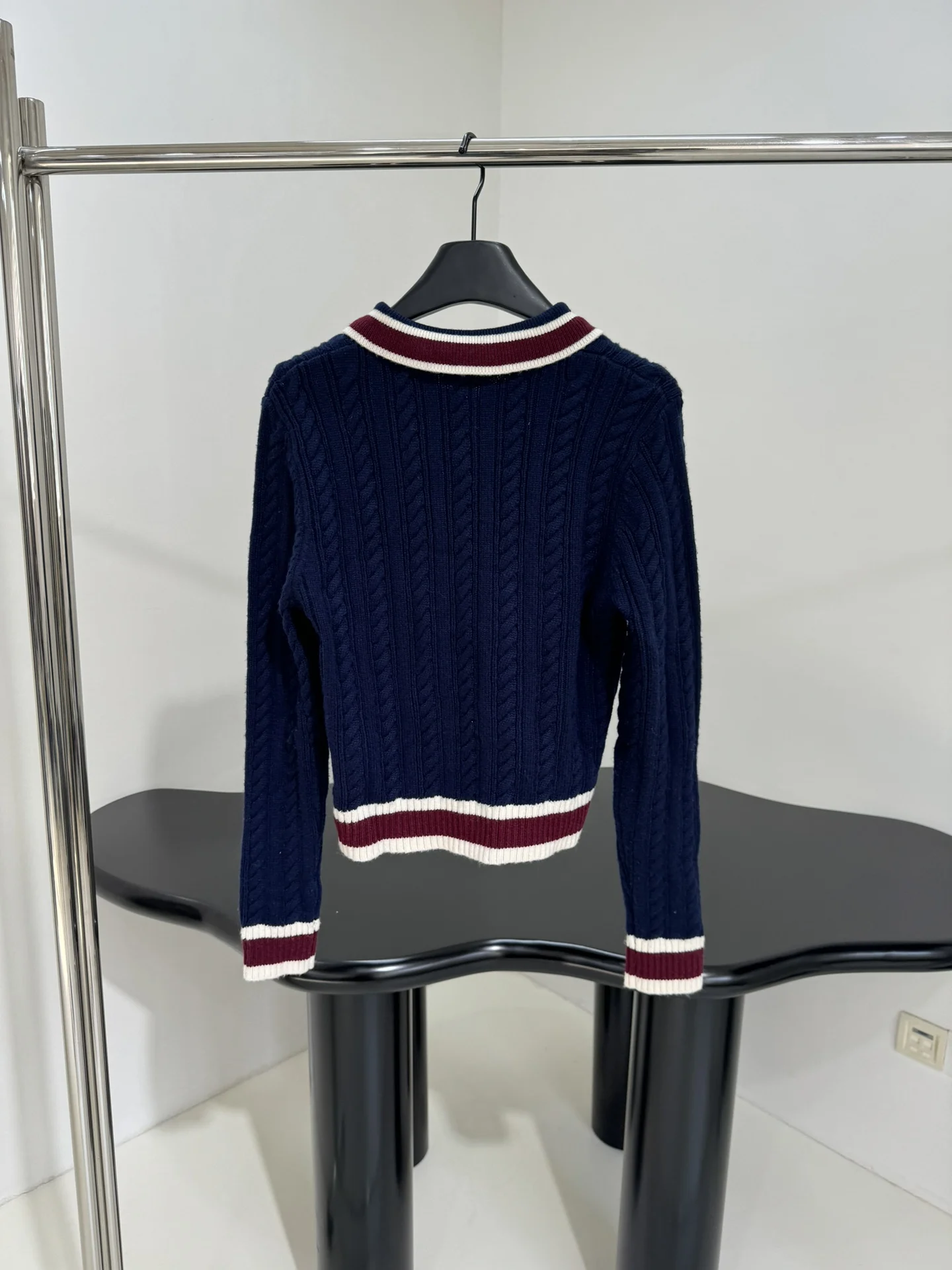 High quality autumn and winter women polo shirt navy blue cashmere wool knitting Fried Dough Twists knitting sweater HL077
High quality autumn and winter women polo shirt navy blue cashmere wool knitting Fried Dough Twists knitting sweater HL077
