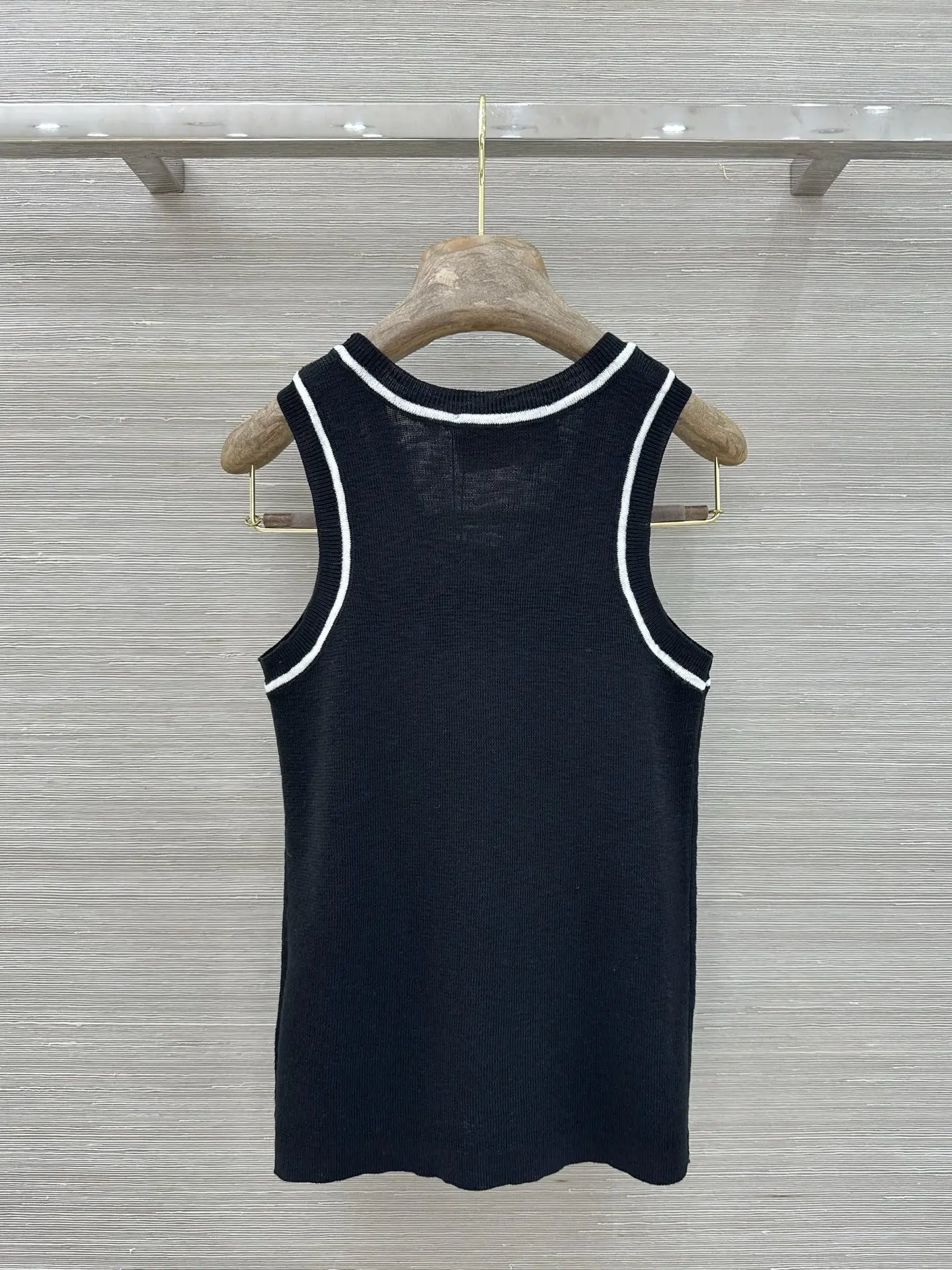 2026 Women's Summer New Contrast Trim Crew Neck Sleeveless Knit Tank Slim Basic Top ZX163
2026 Women's Summer New Contrast Trim Crew Neck Sleeveless Knit Tank Slim Basic Top ZX163