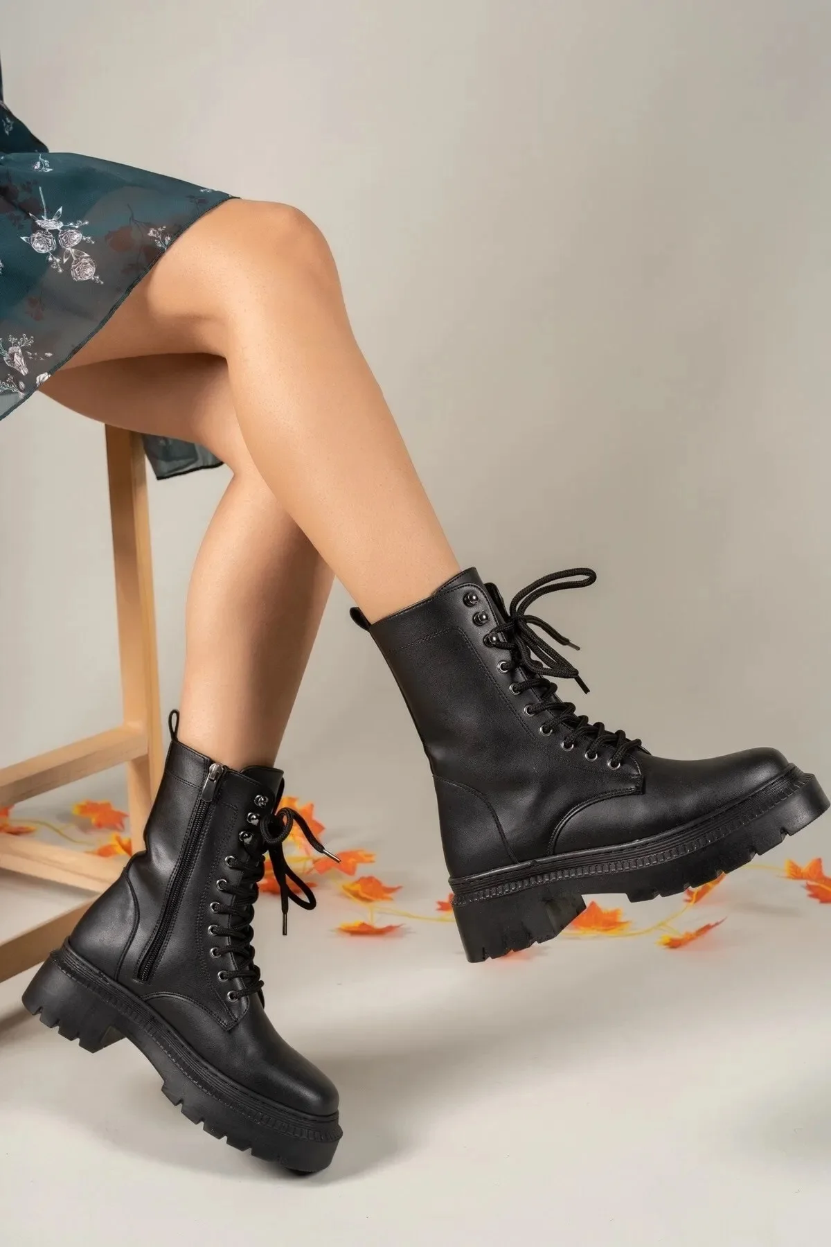 Winter Ladies Boots 2024 Lace Up Side Zipper Women Shoes Keep Warm Platform Botas Casual Ladies Ankle Shoes Motorcycle Boots
Winter Ladies Boots 2024 Lace Up Side Zipper Women Shoes Keep Warm Platform Botas Casual Ladies Ankle Shoes Motorcycle Boots