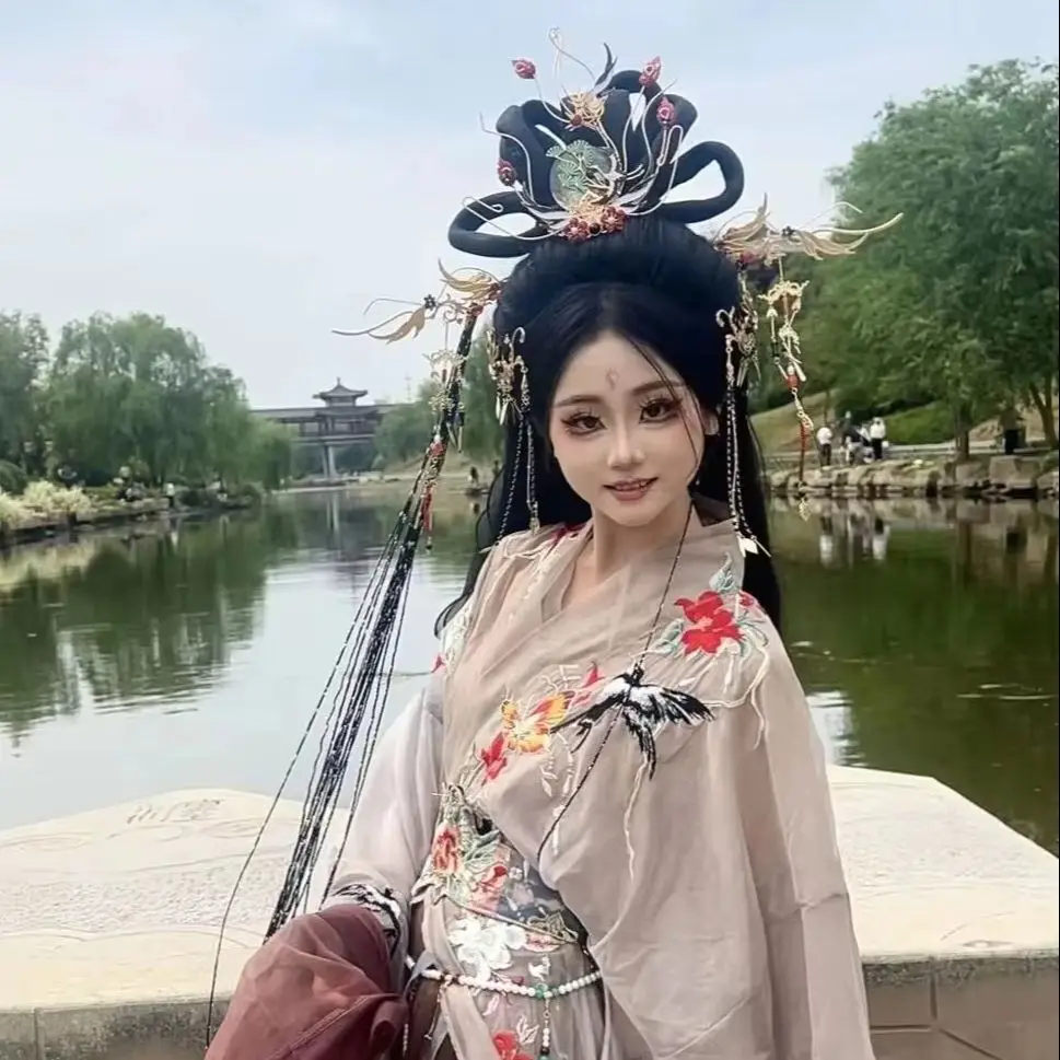 Chinese Vintage Flame Fairy Hair Crown Hanfu Hairpin Set Ancient National Exotic Xiuhe Costume Hair Accessories
Chinese Vintage Flame Fairy Hair Crown Hanfu Hairpin Set Ancient National Exotic Xiuhe Costume Hair Accessories