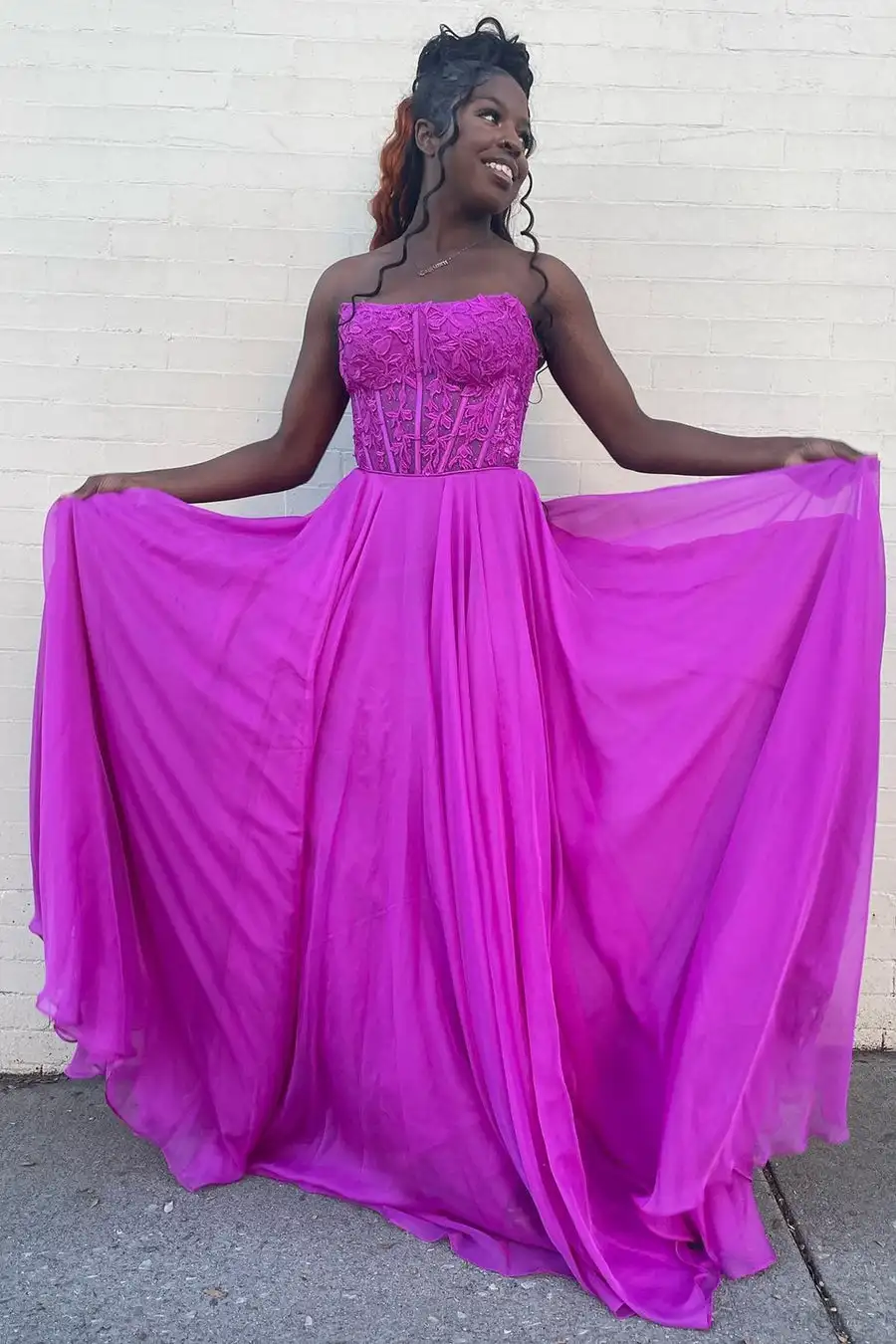 Chiffon Appliques Strapless A-Line Prom Dress Long Formal Wedding Gowns Sleeveless V-Neck Floor Length Party Dress
Chiffon Appliques Strapless A-Line Prom Dress Long Formal Wedding Gowns Sleeveless V-Neck Floor Length Party Dress